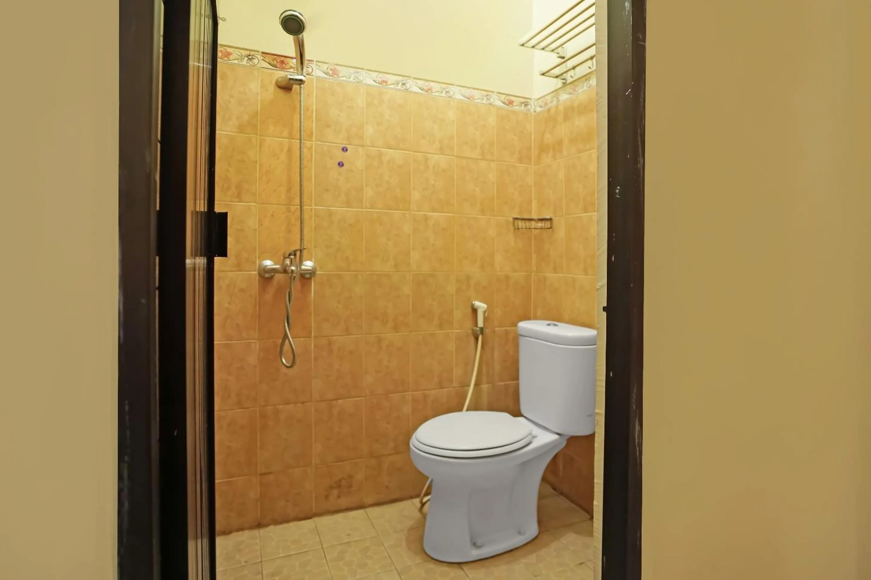 Bathroom in Hotel O Wisma Empat Lima Syariah