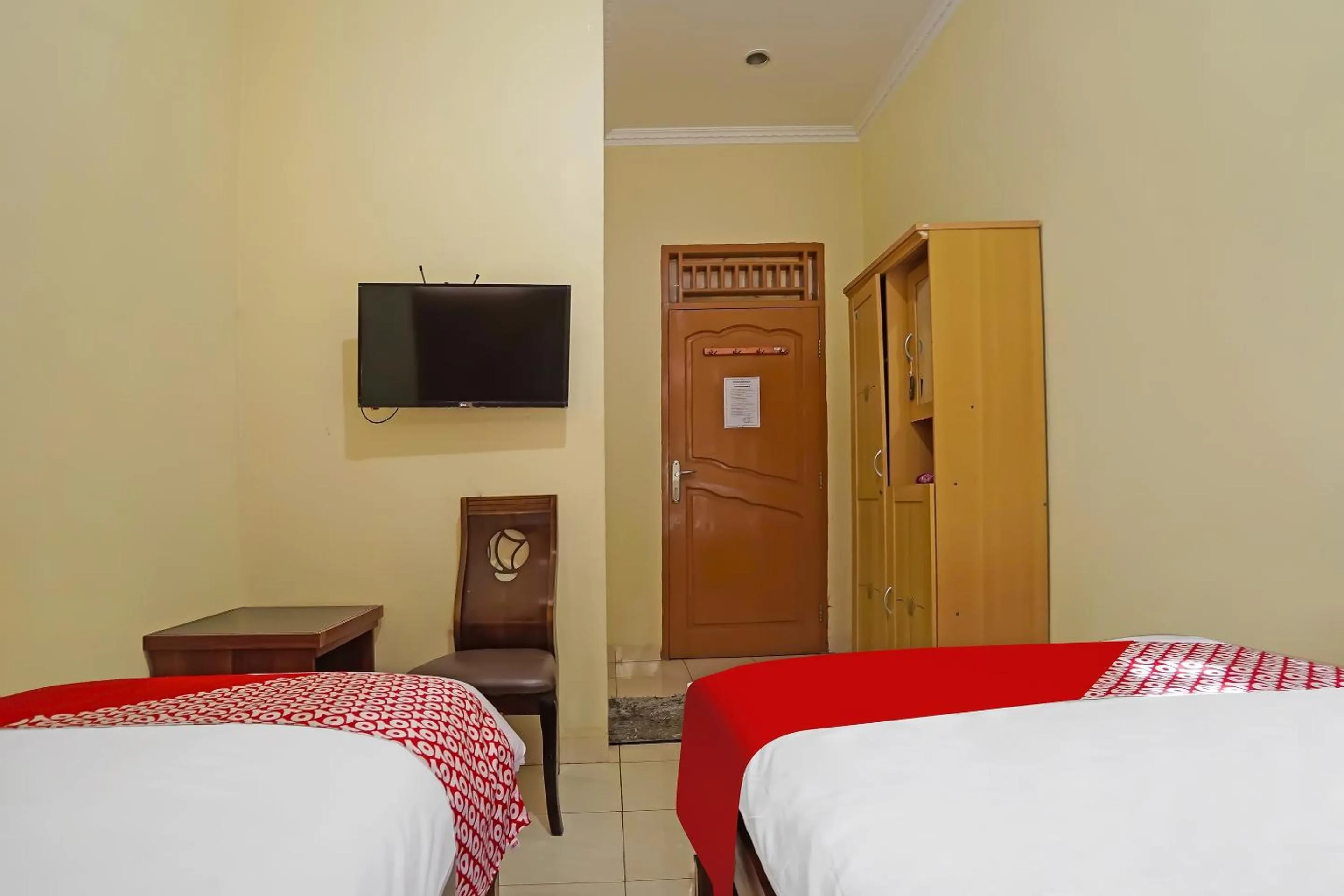 Bedroom, Bed in Hotel O Wisma Empat Lima Syariah