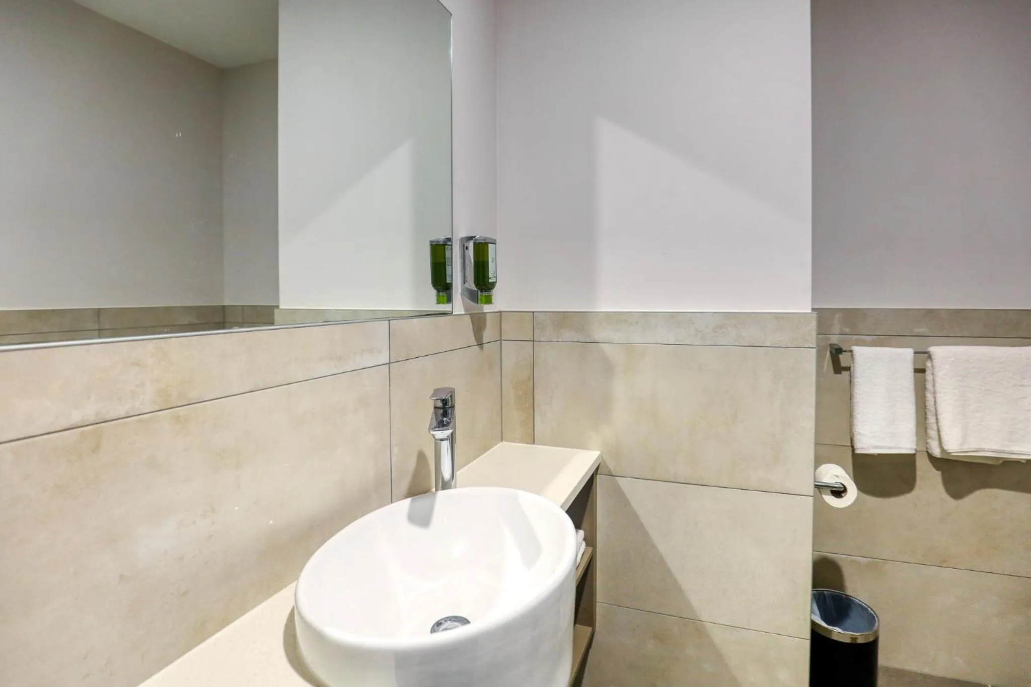 Bathroom in Marsden Suites Albany