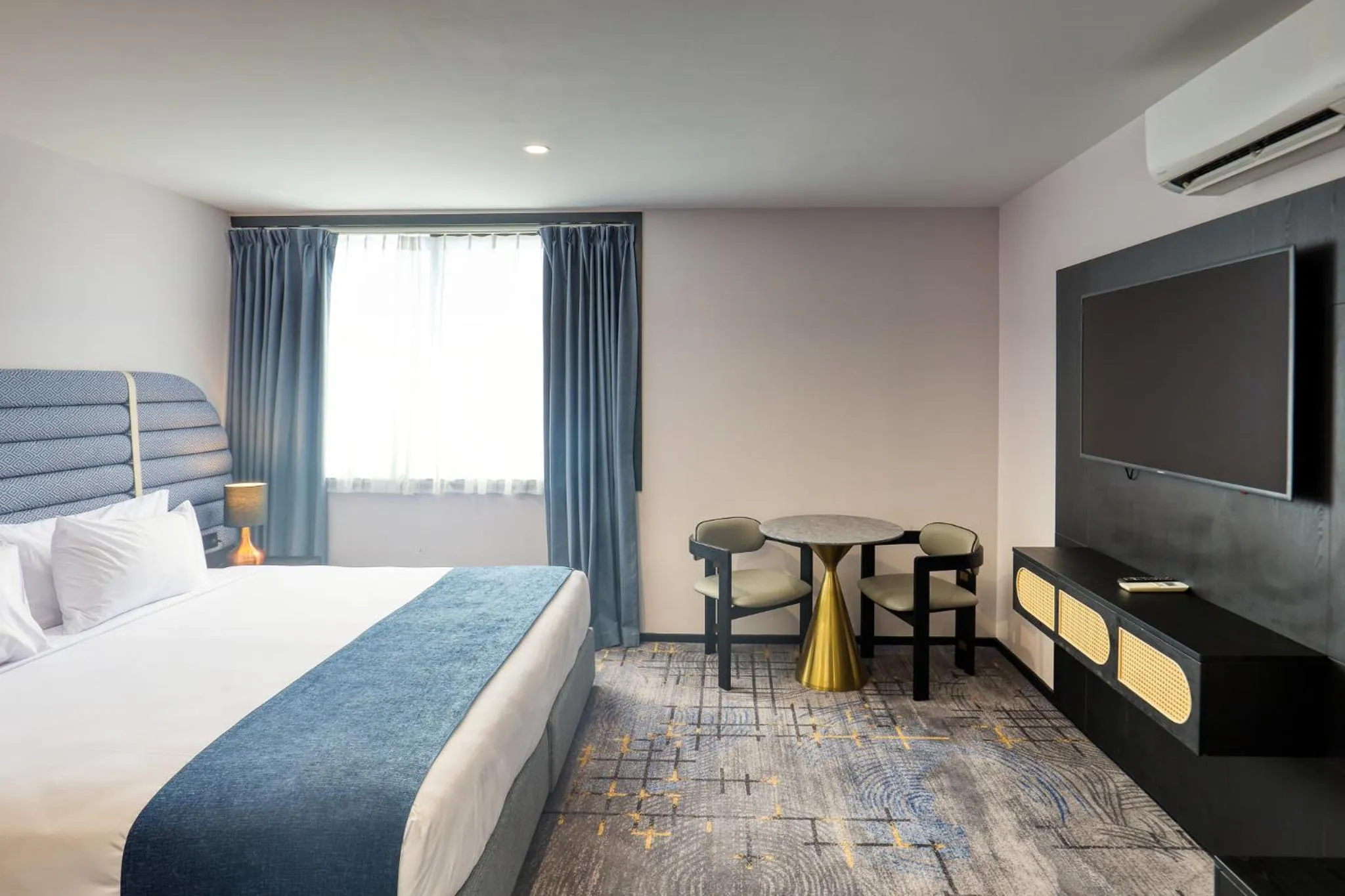 TV and multimedia, Bed in Marsden Suites Albany