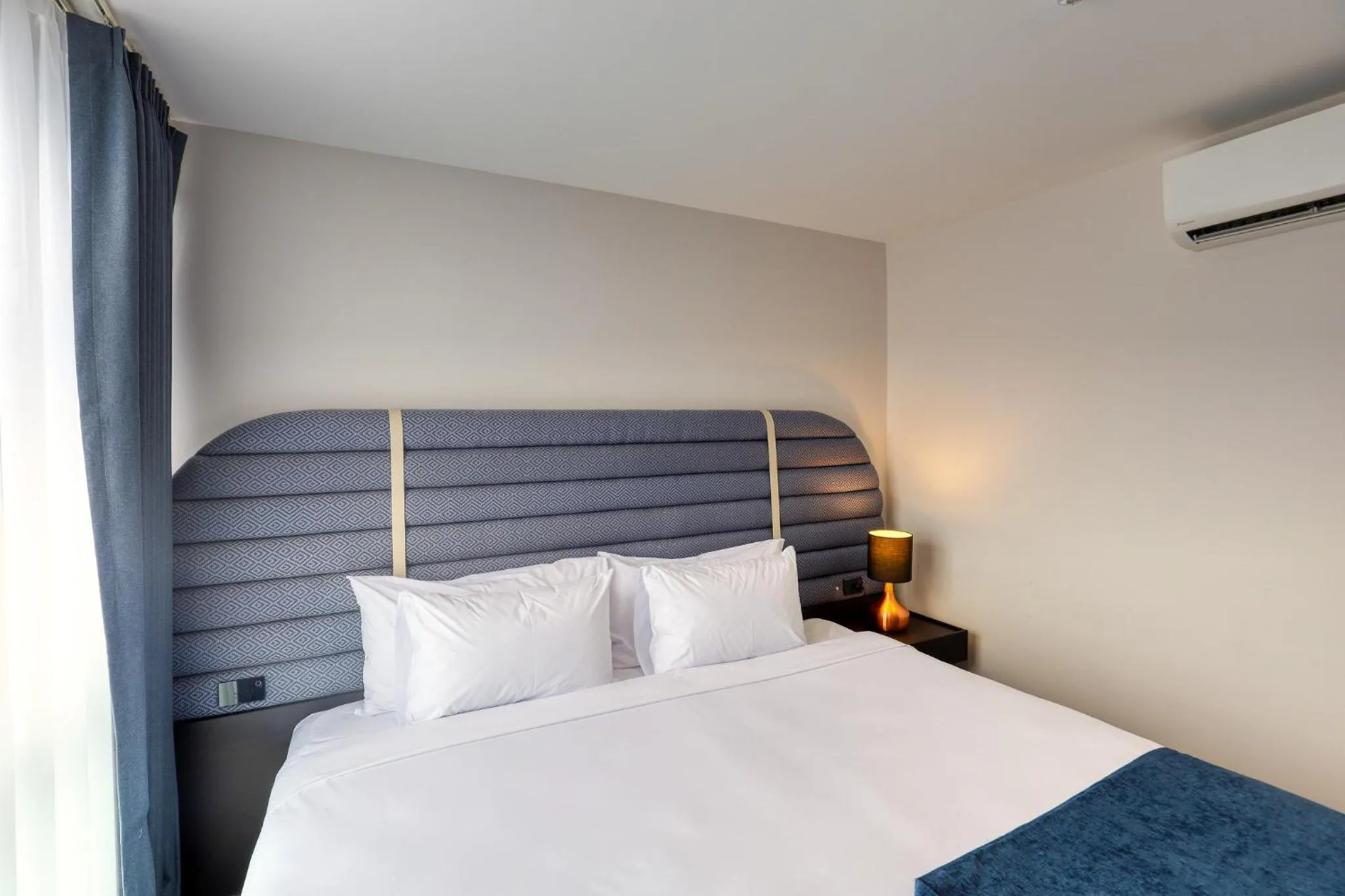 Bedroom, Bed in Marsden Suites Albany