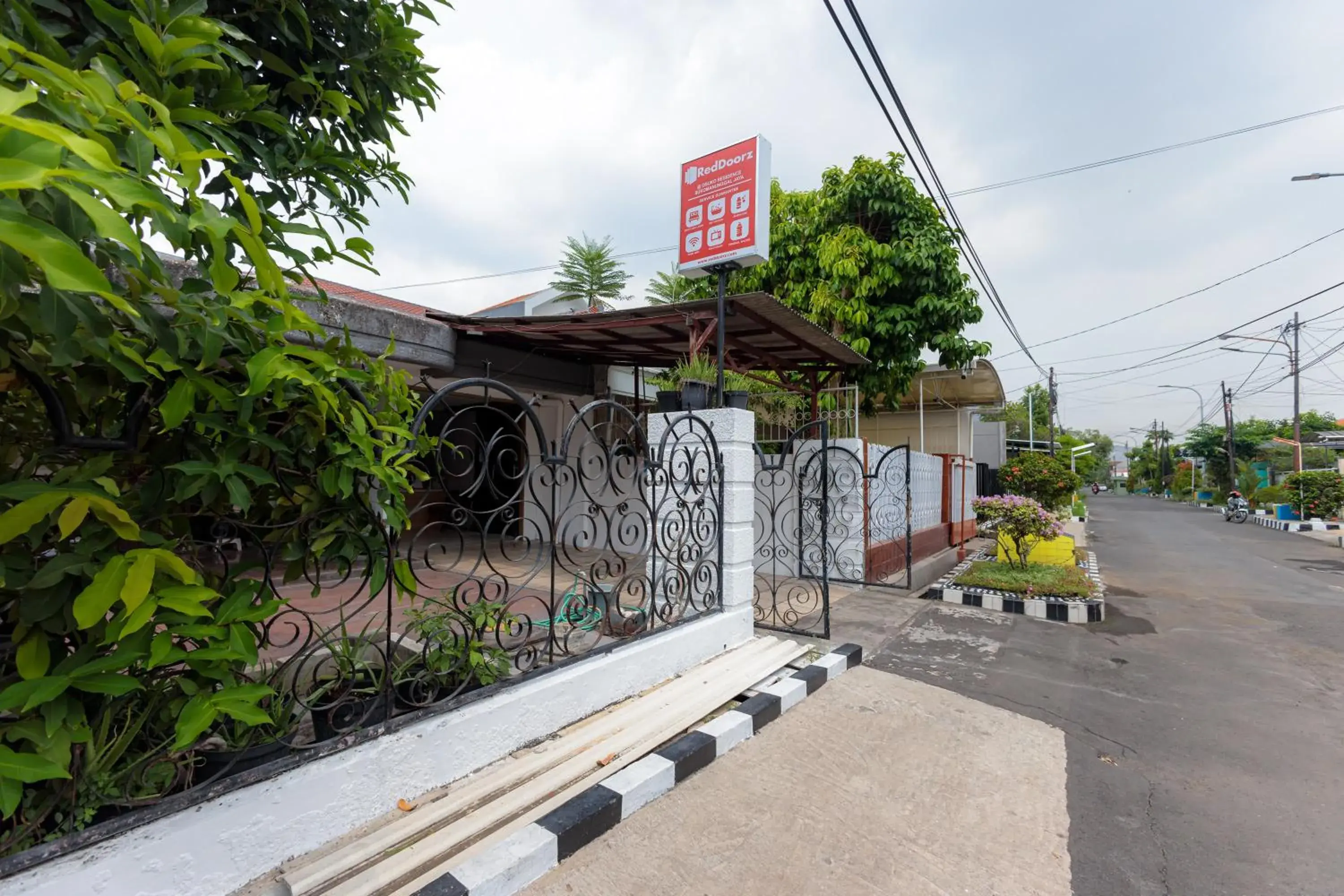 Facade/entrance, Property Building in OYO 331 Osuko Residence