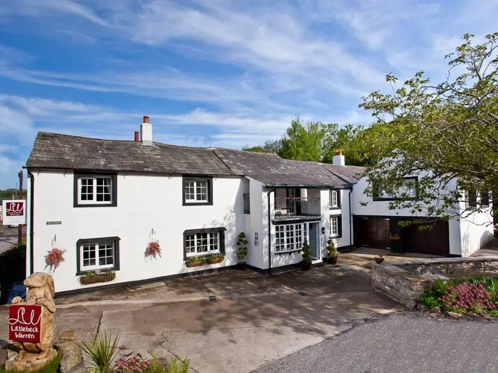 Property building in Littlebeck Warren Property building in Littlebeck Warren