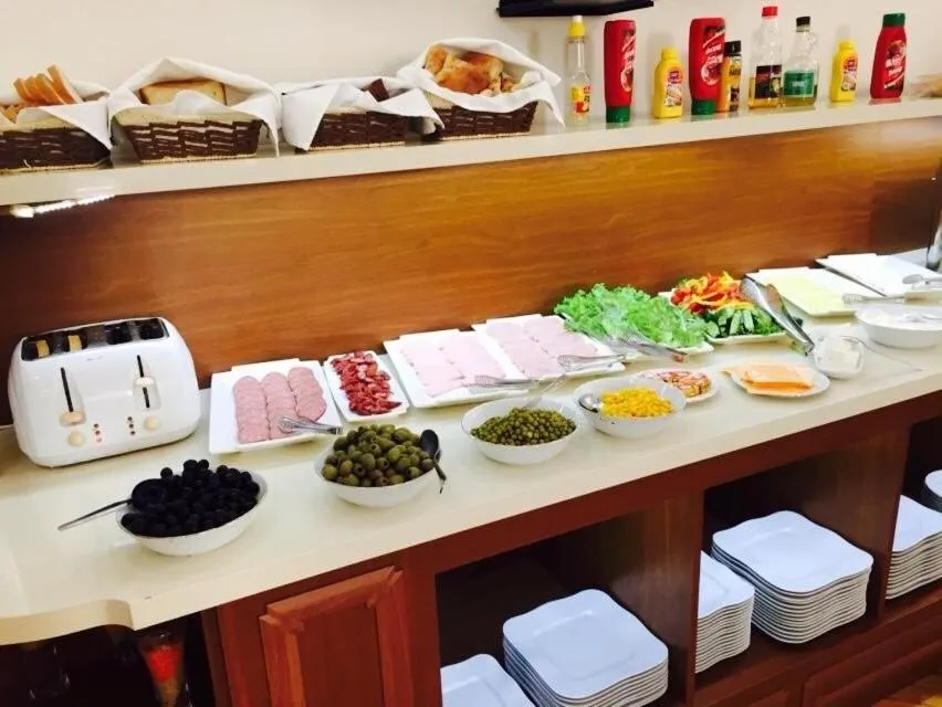 Food and drinks in Azcot Hotel