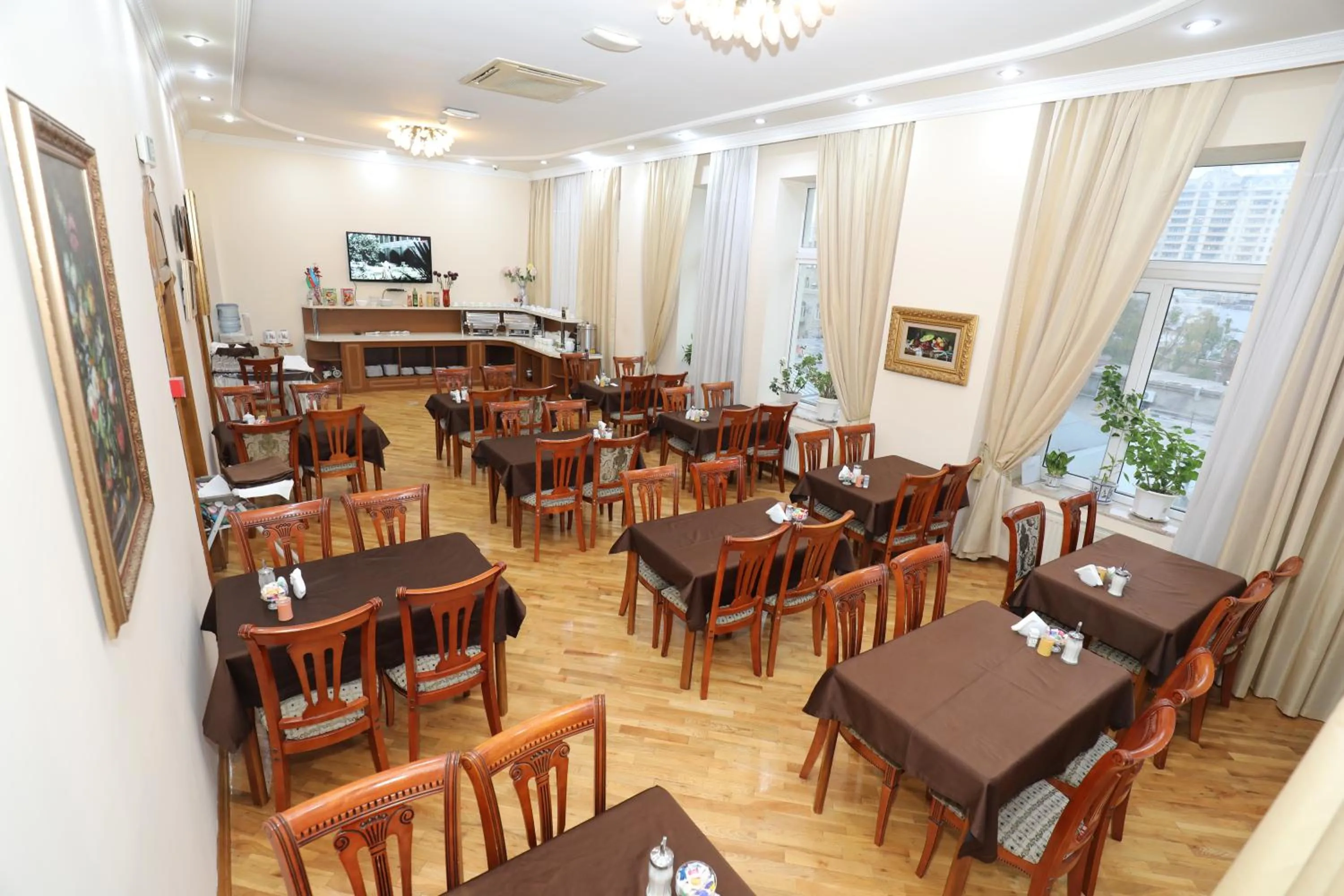 Restaurant/places to eat in Azcot Hotel - Nizami Street