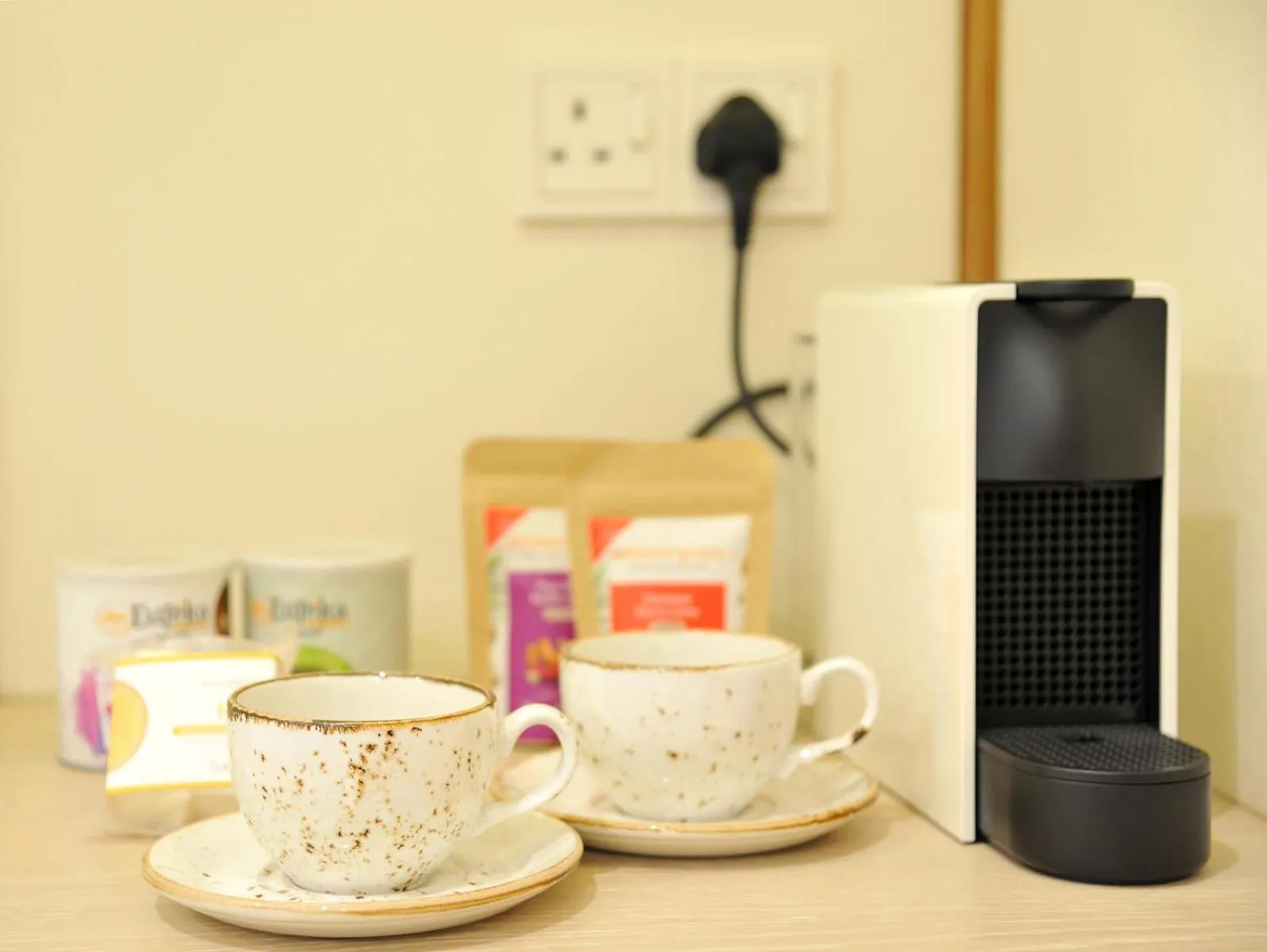 Coffee/tea facilities in 88 Armenian