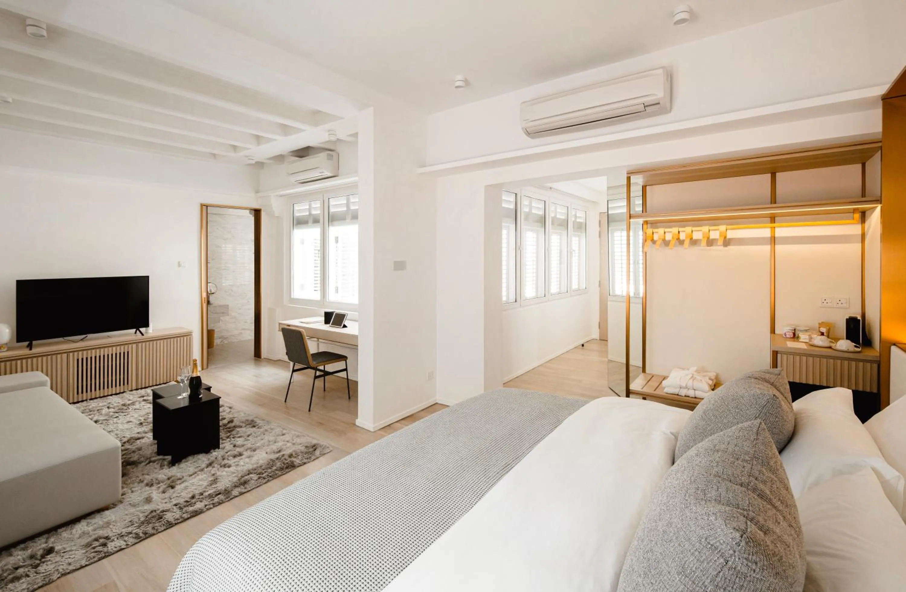 Communal lounge/ TV room, Bed in 88 Armenian