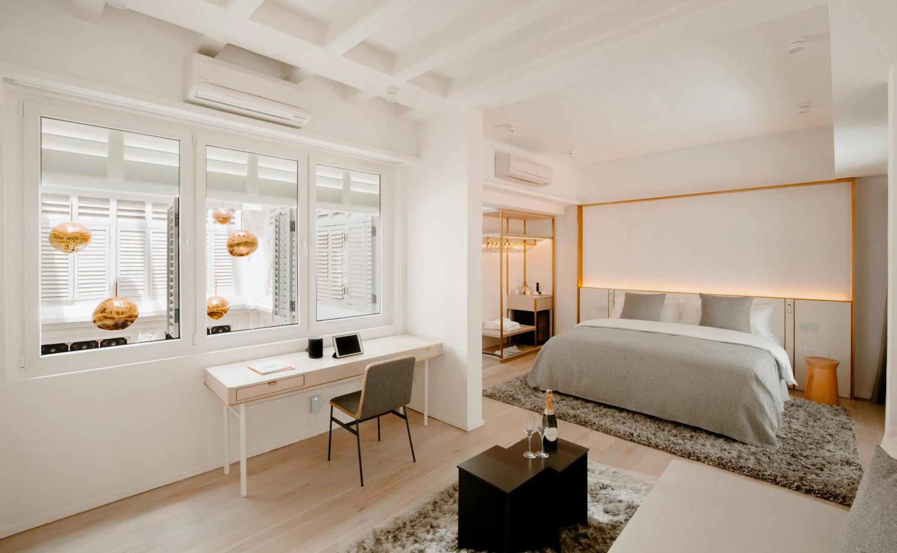 Photo of the whole room, Bed in 88 Armenian