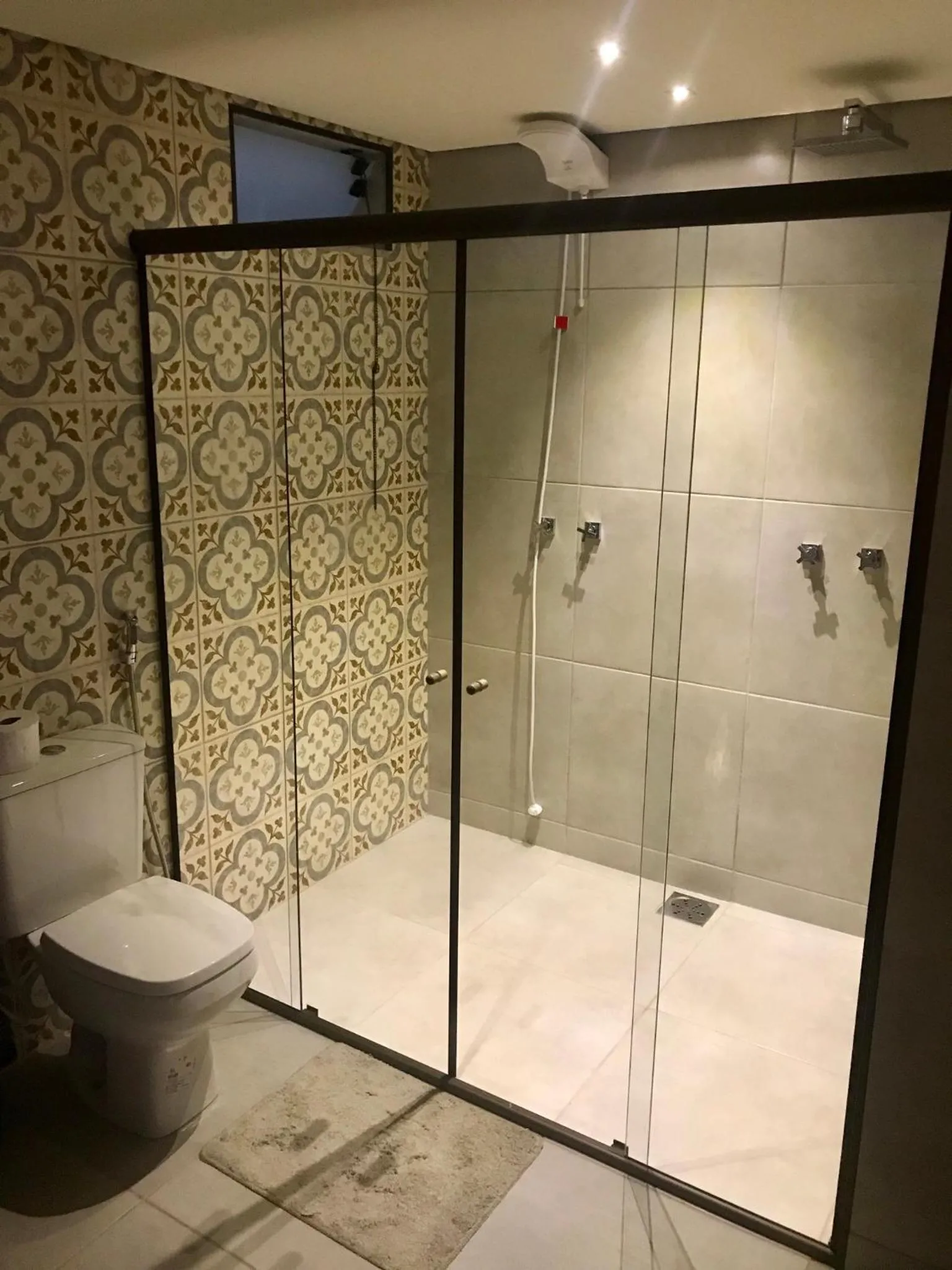 Shower in Casa de Talitha