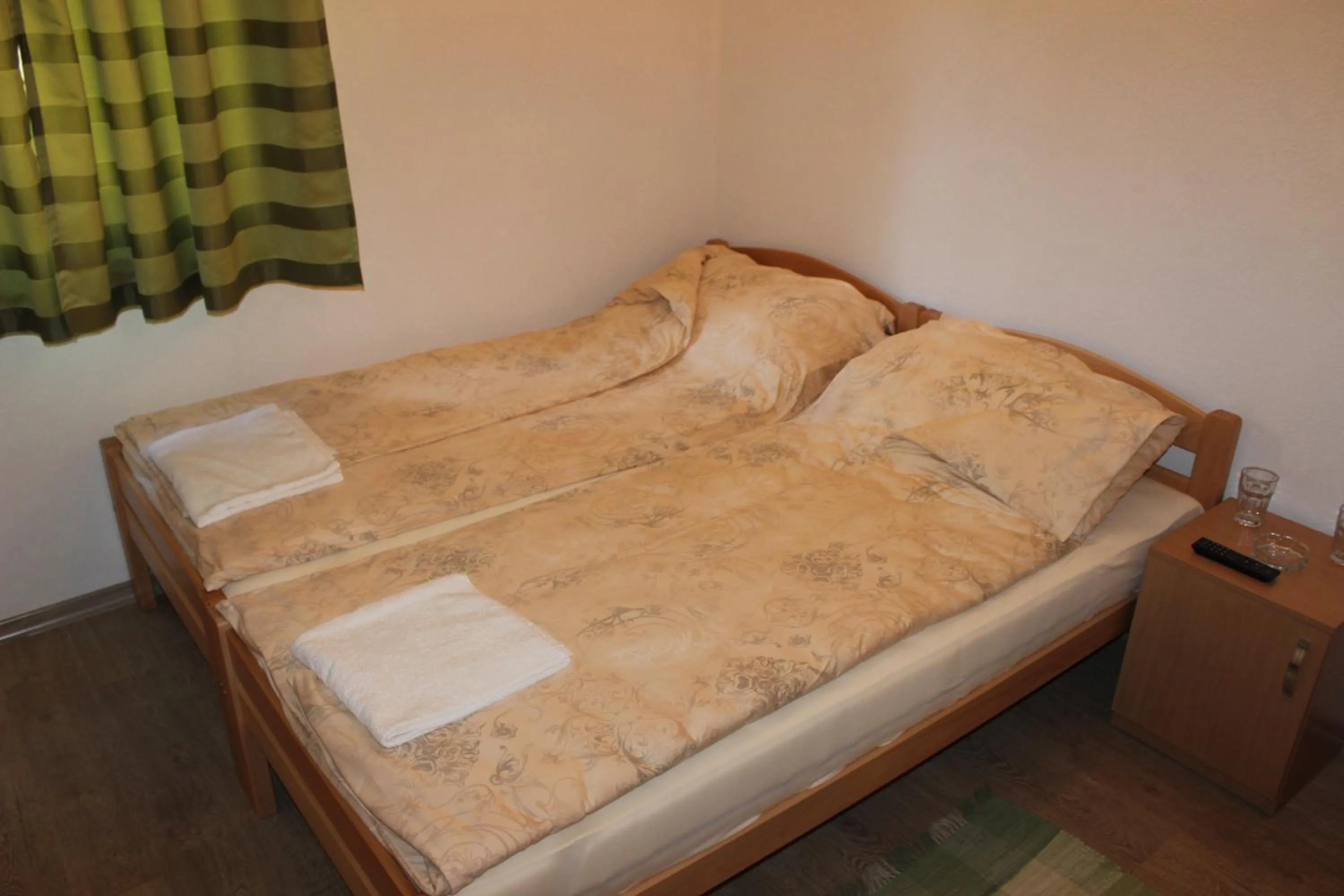Bed in Rooms Zebax