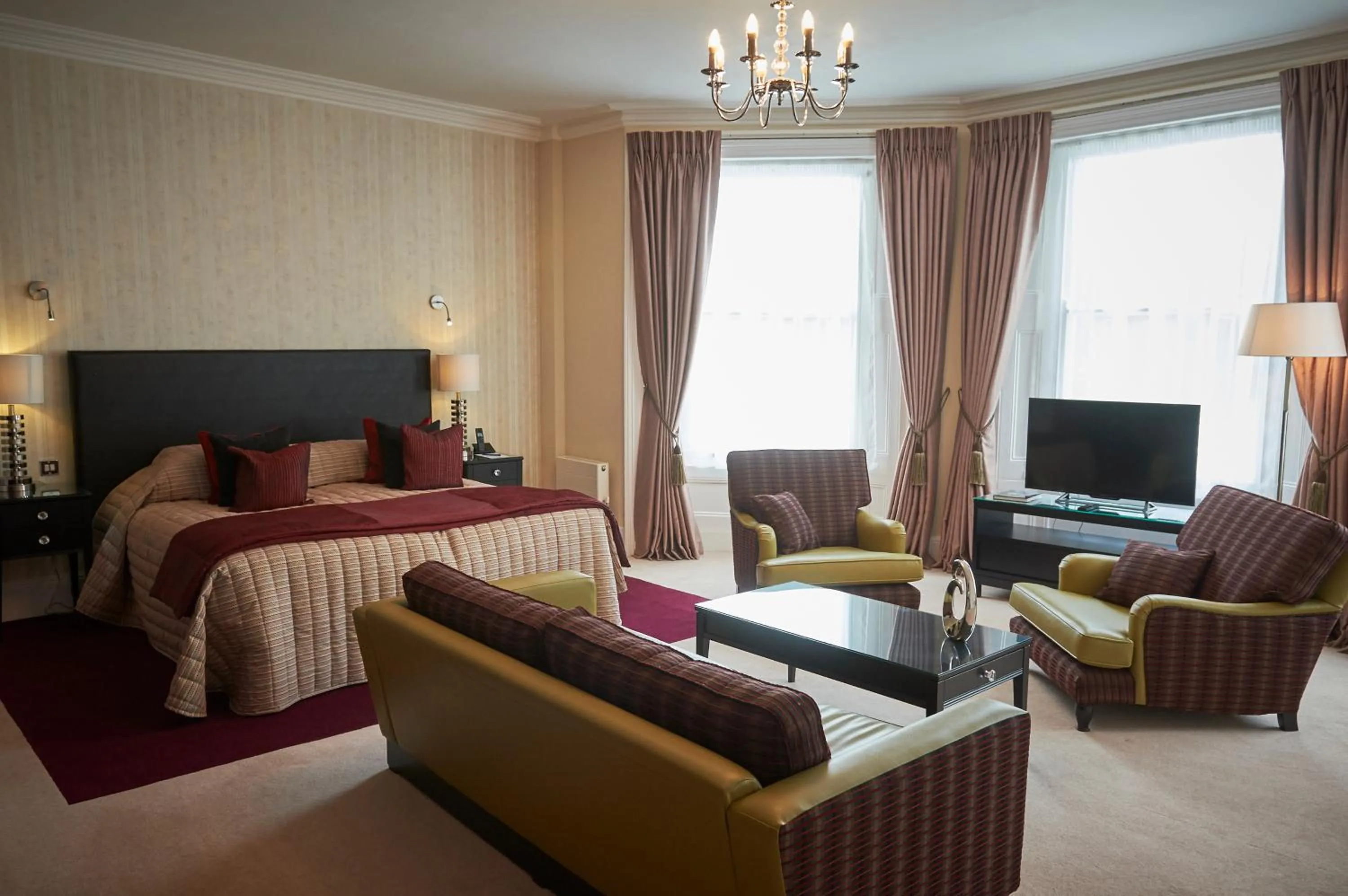 Bedroom, Bed in Phyllis Court Members Club