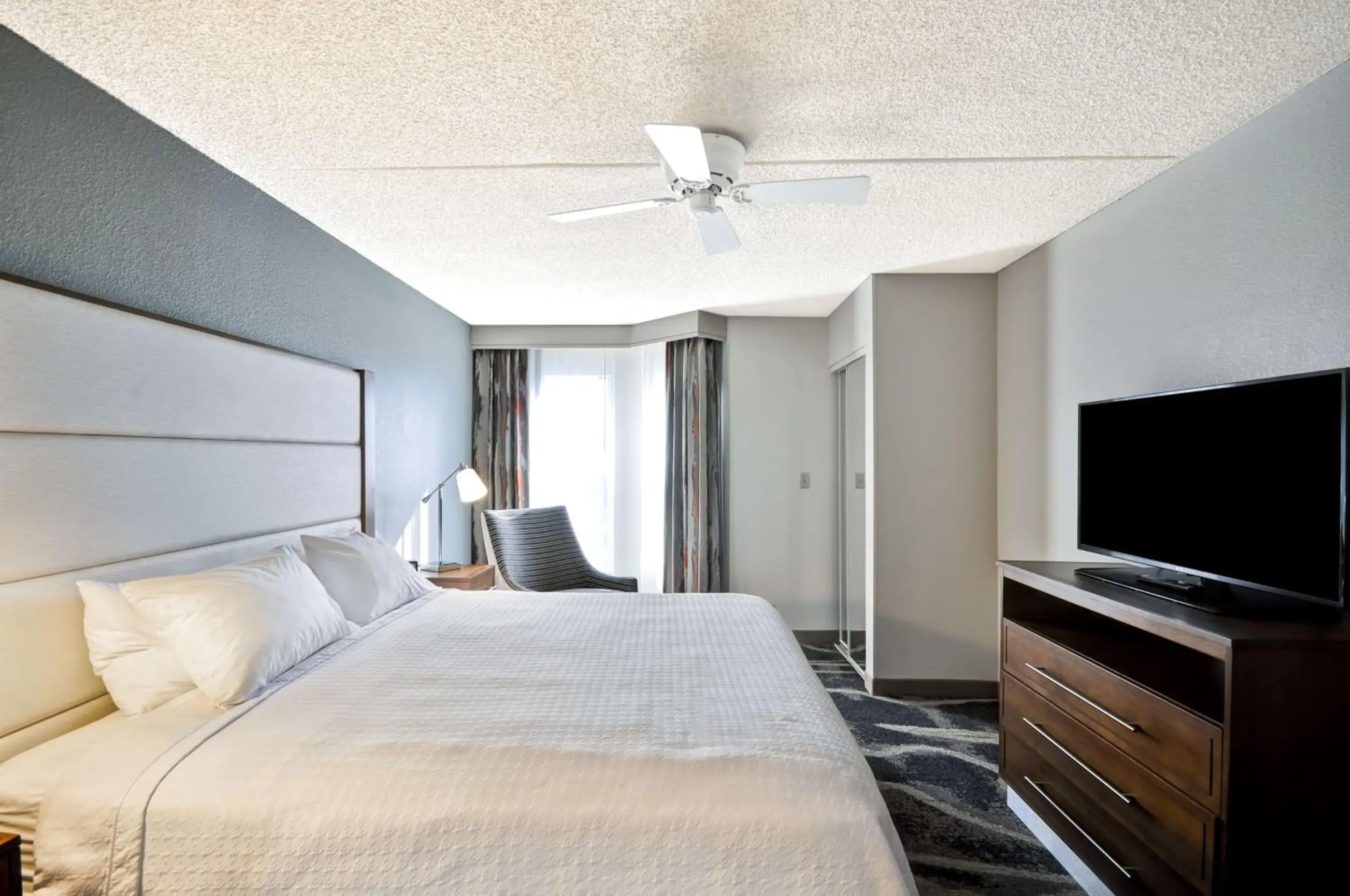 Bedroom, Bed in Homewood Suites by Hilton Phoenix-Biltmore Bedroom, Bed in Homewood Suites by Hilton Phoenix-Biltmore
