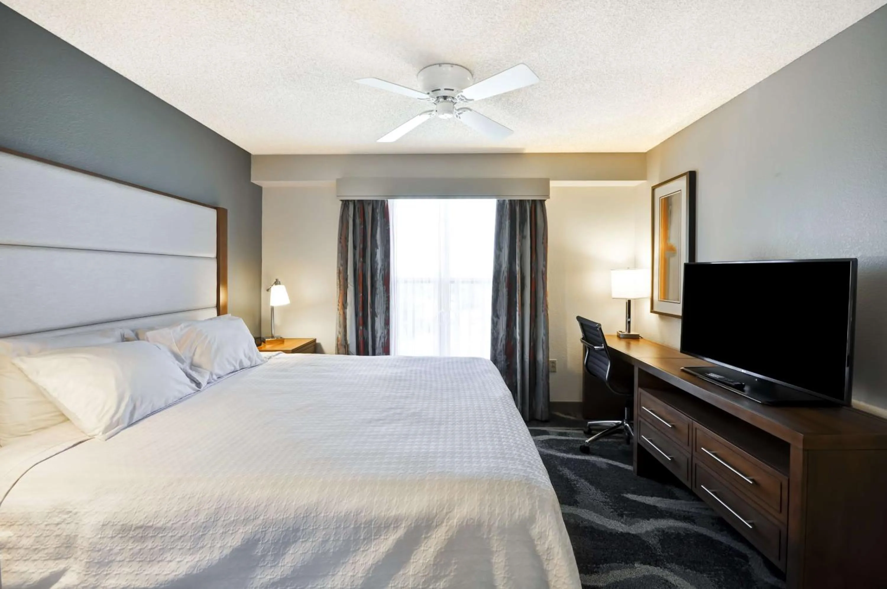 Bedroom, Bed in Homewood Suites by Hilton Phoenix-Biltmore