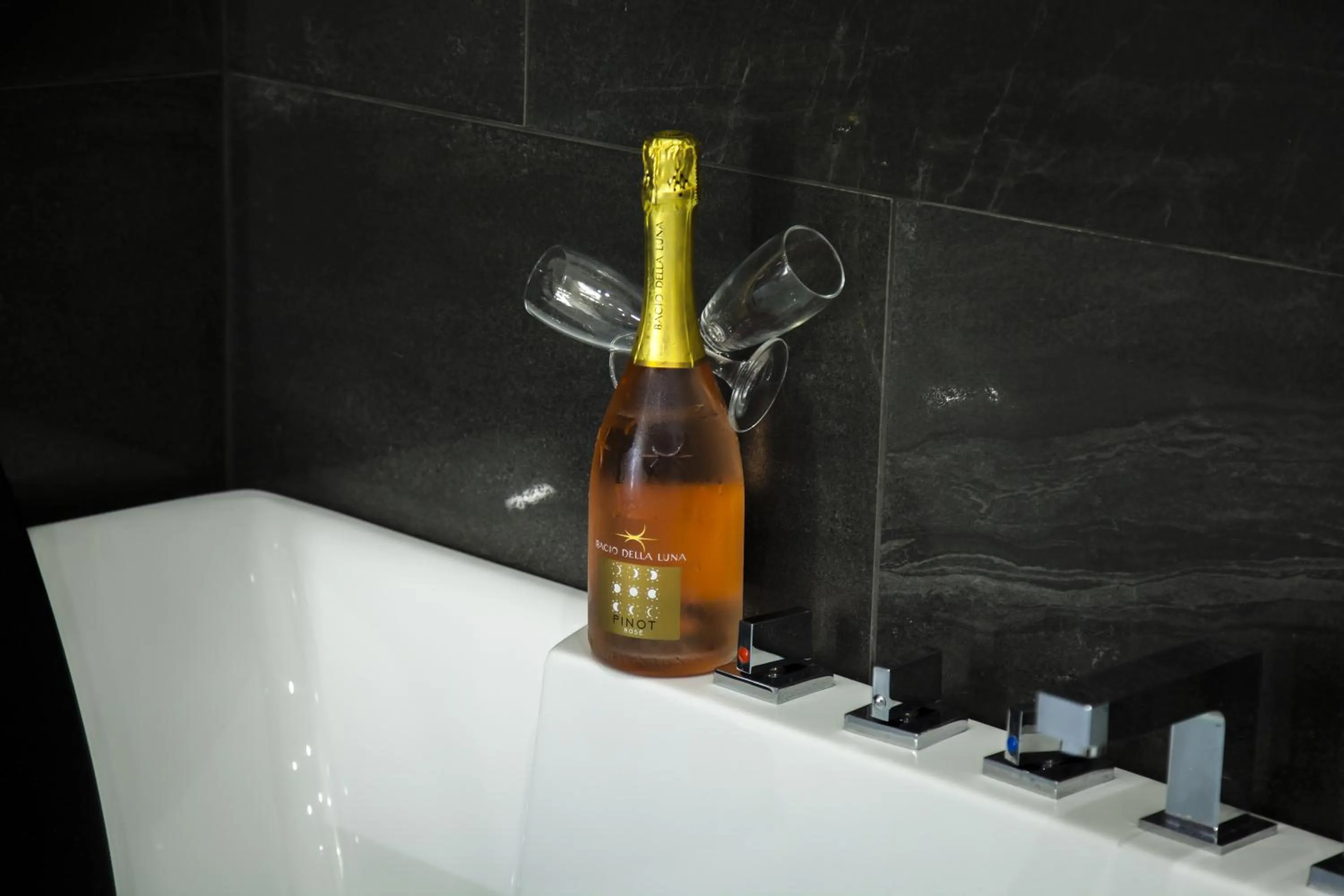 VILLA ADELAIDE SUITE & ROOM