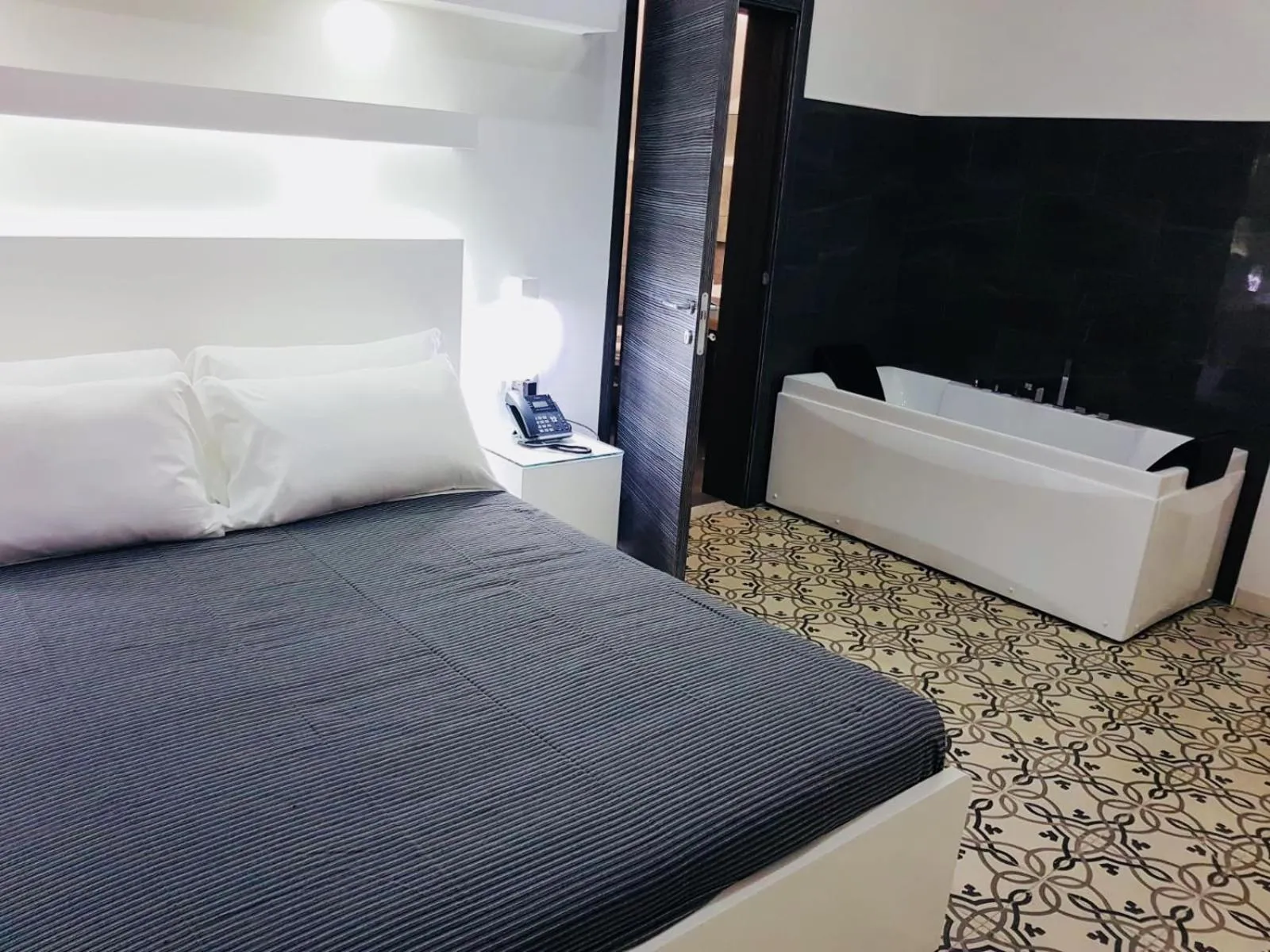 Bed in VILLA ADELAIDE SUITE & ROOM