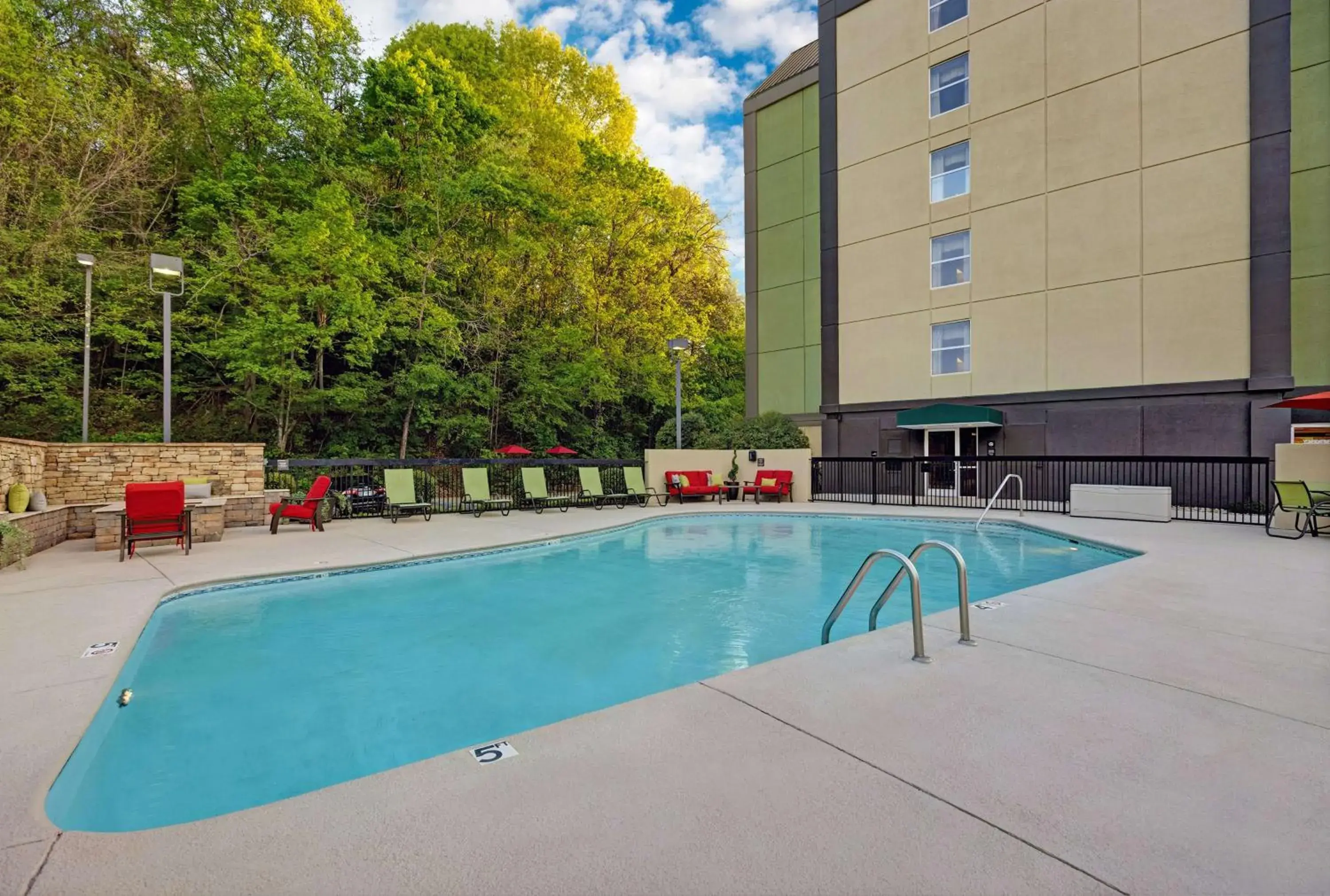 Pool view in Hampton Inn & Suites Pigeon Forge On The Parkway Pool view in Hampton Inn & Suites Pigeon Forge On The Parkway
