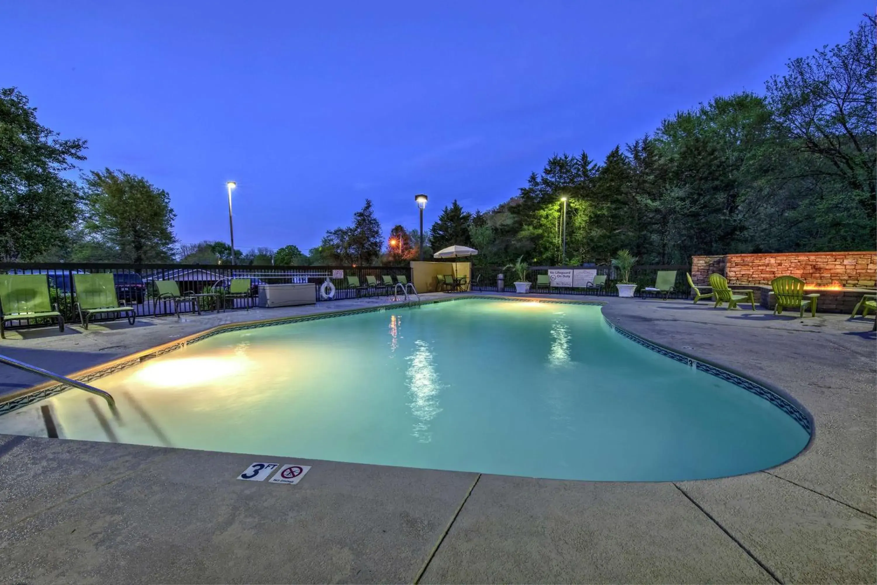Pool view in Hampton Inn & Suites Pigeon Forge On The Parkway Pool view in Hampton Inn & Suites Pigeon Forge On The Parkway