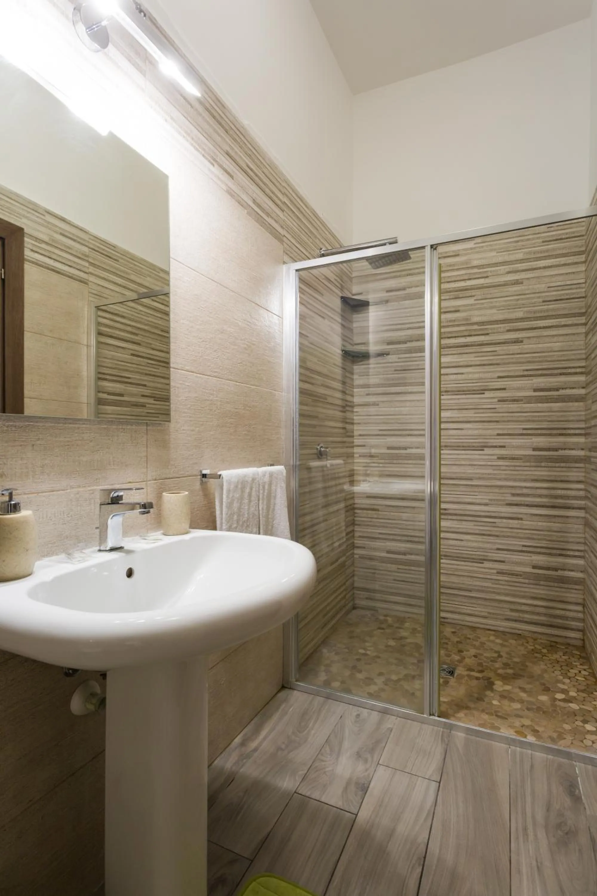 Shower in il Sogno di Partenope By Rosa Loporchio