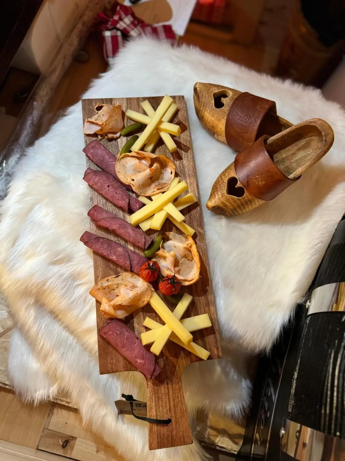 Restaurant/places to eat in Nash Pratik Hotel