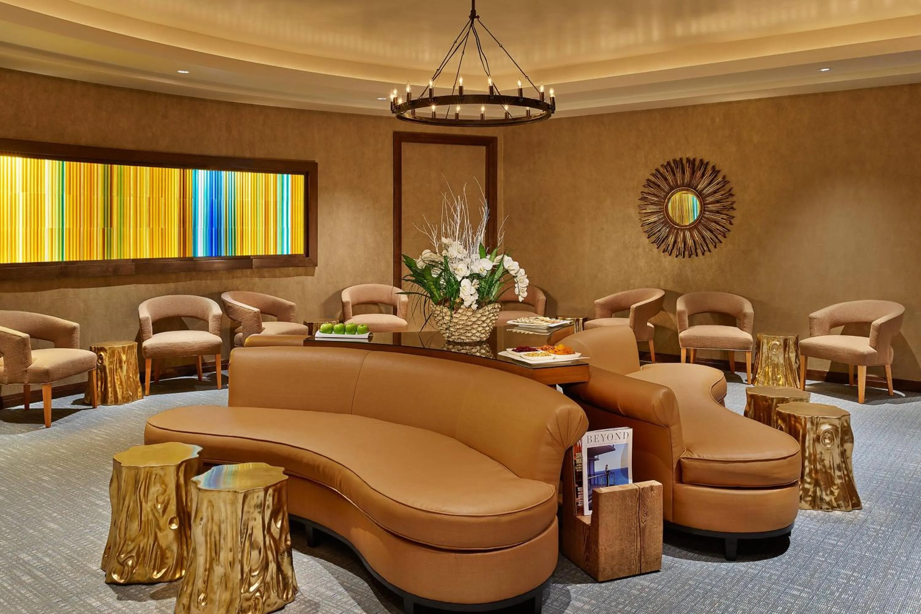 Lounge or bar in St. Regis Aspen Resort