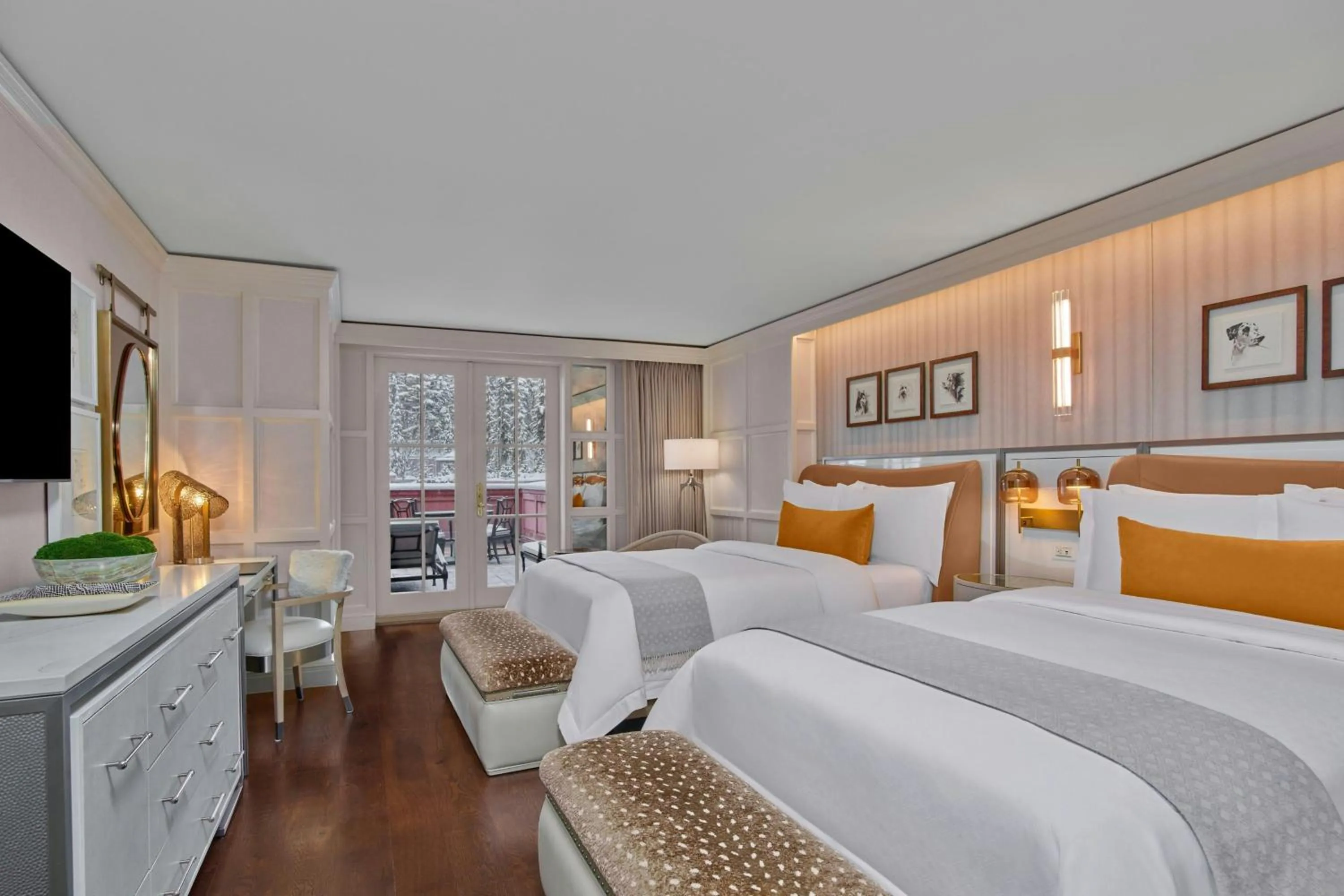 Photo of the whole room, Bed in St. Regis Aspen Resort