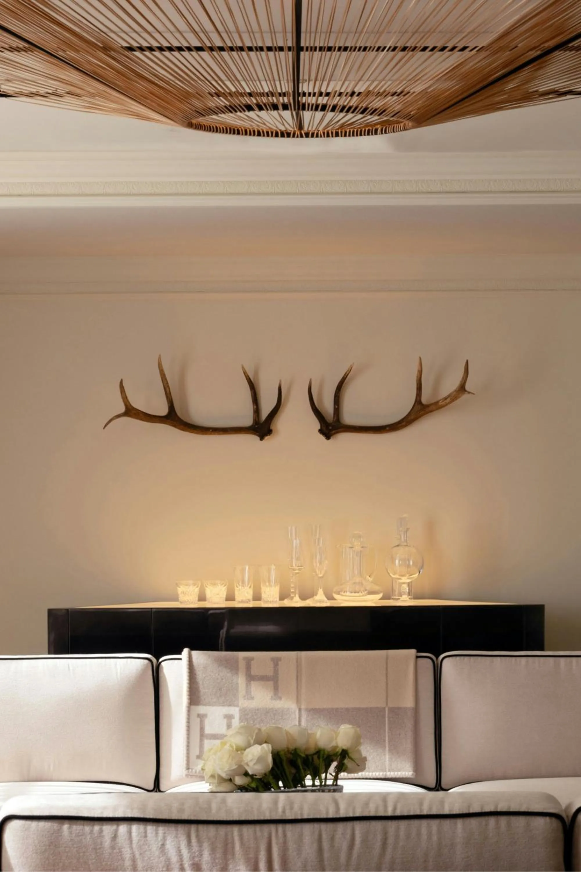 Lounge or bar in St. Regis Aspen Resort