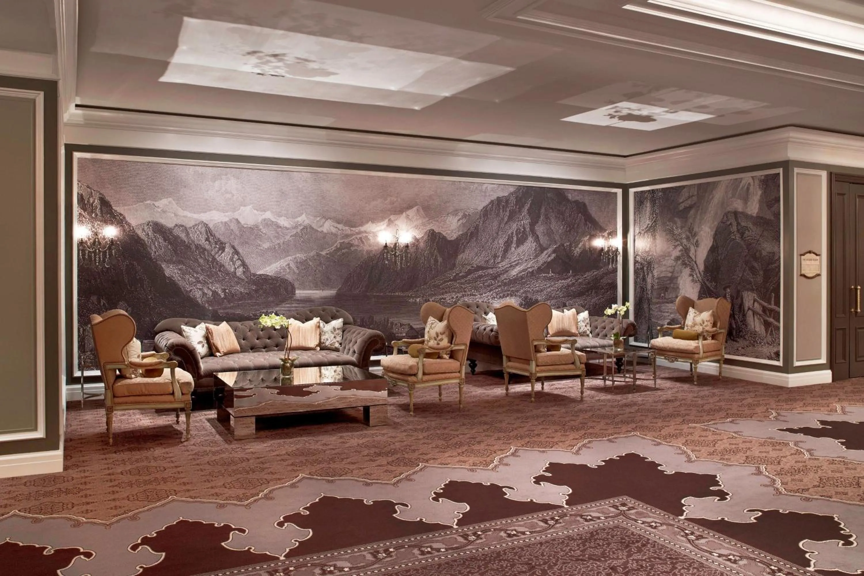 Lounge or bar in St. Regis Aspen Resort