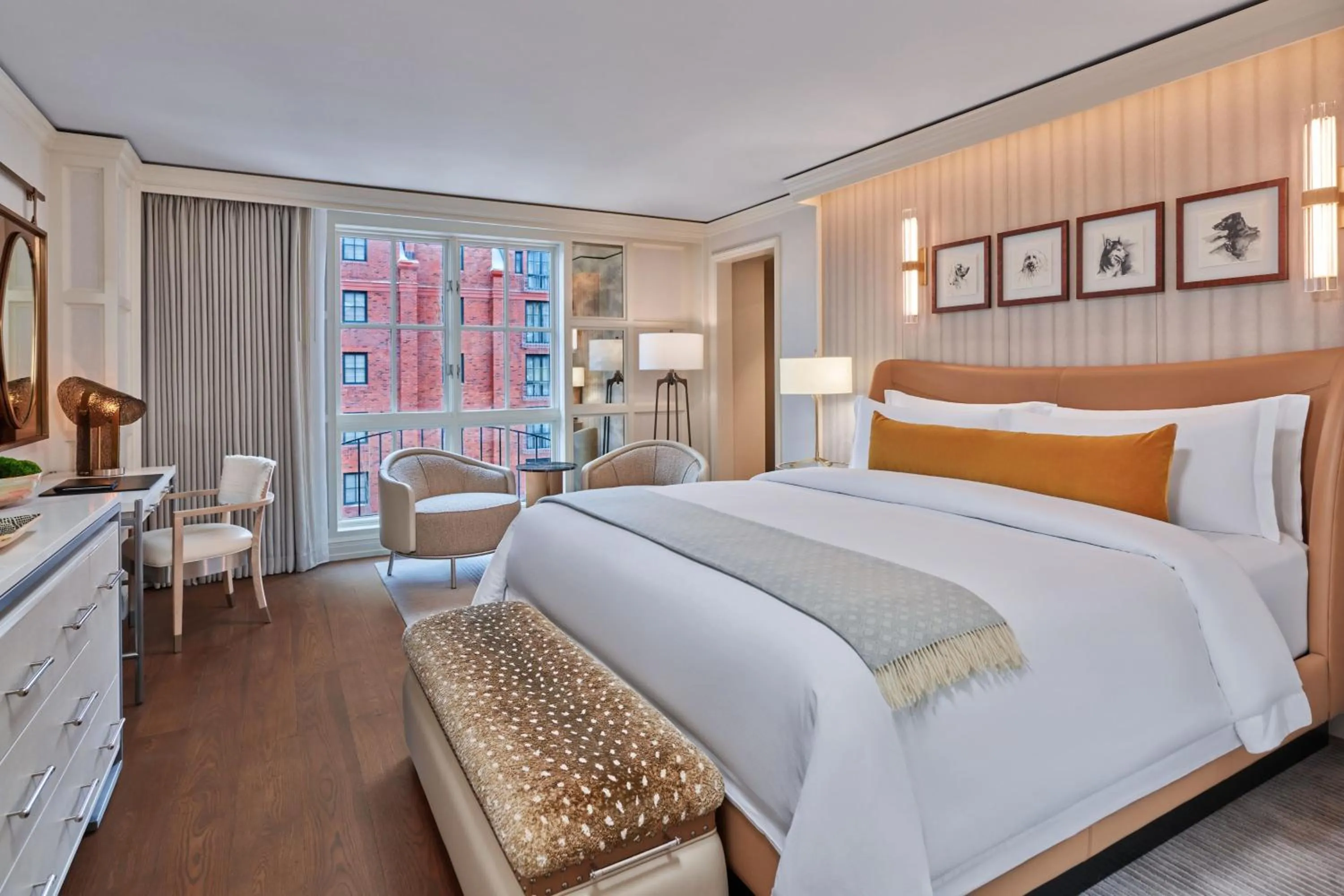 Photo of the whole room, Bed in St. Regis Aspen Resort