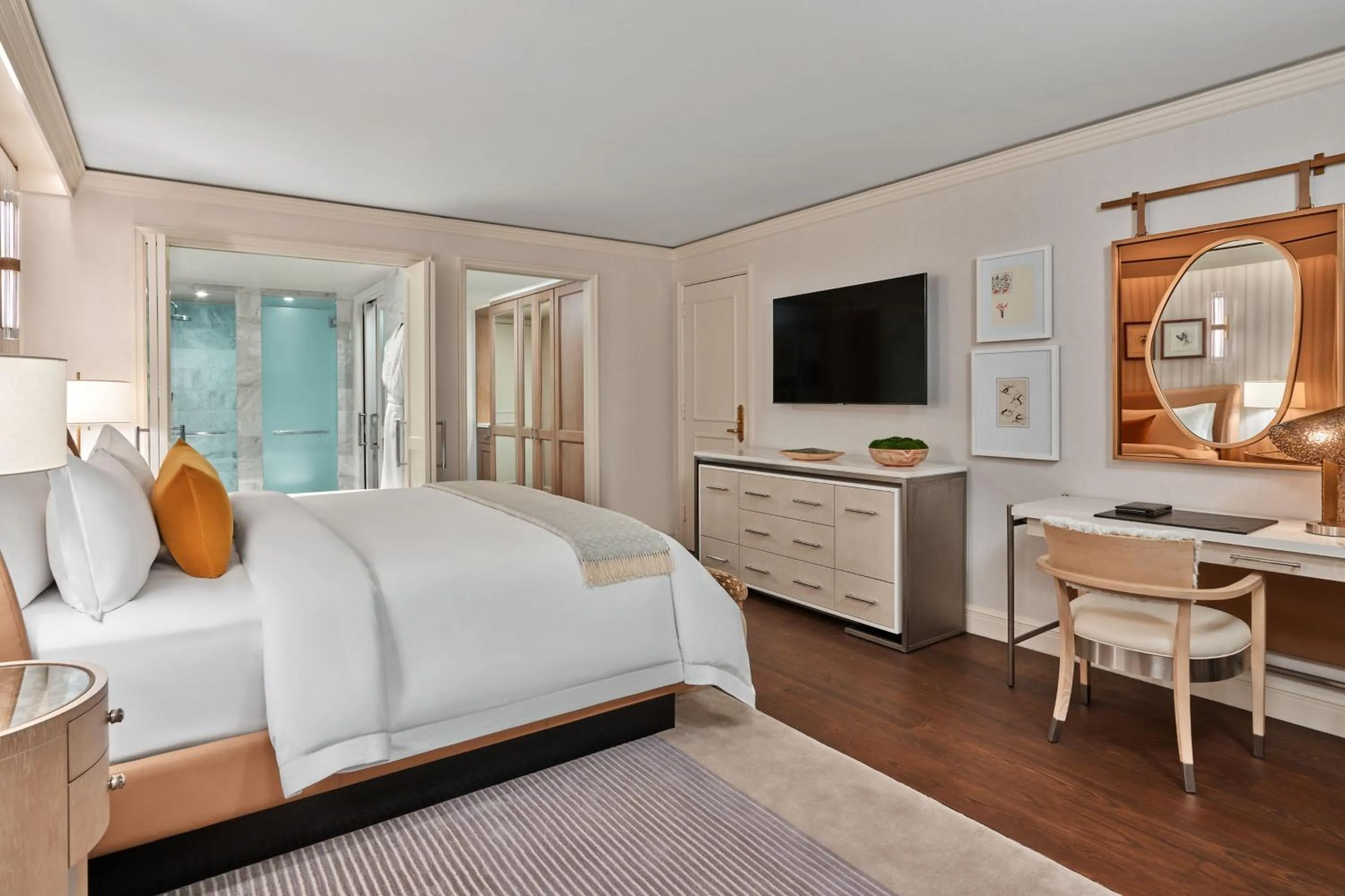 Photo of the whole room, Bed in St. Regis Aspen Resort