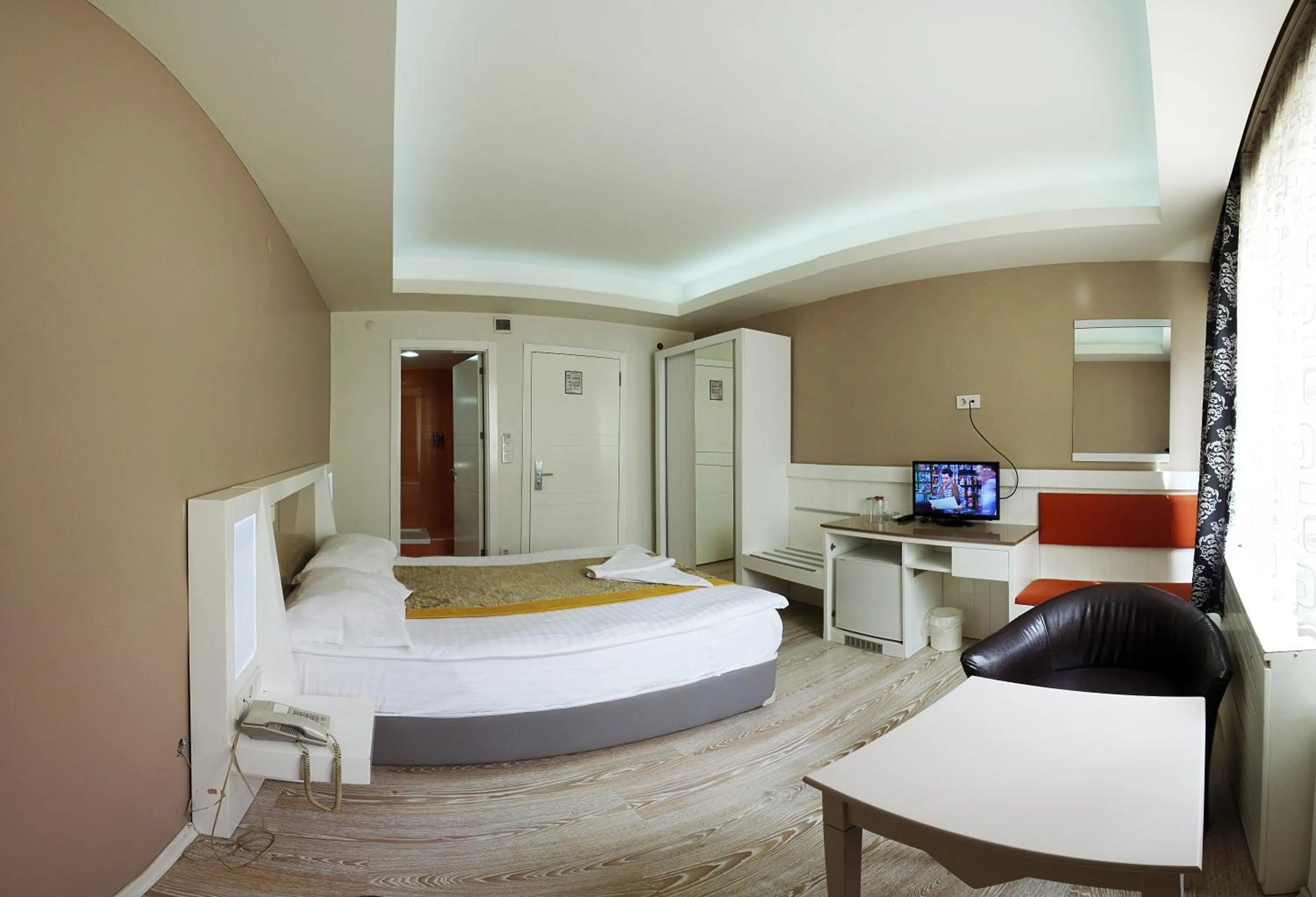 Photo of the whole room, Bed in Grand As Hotel