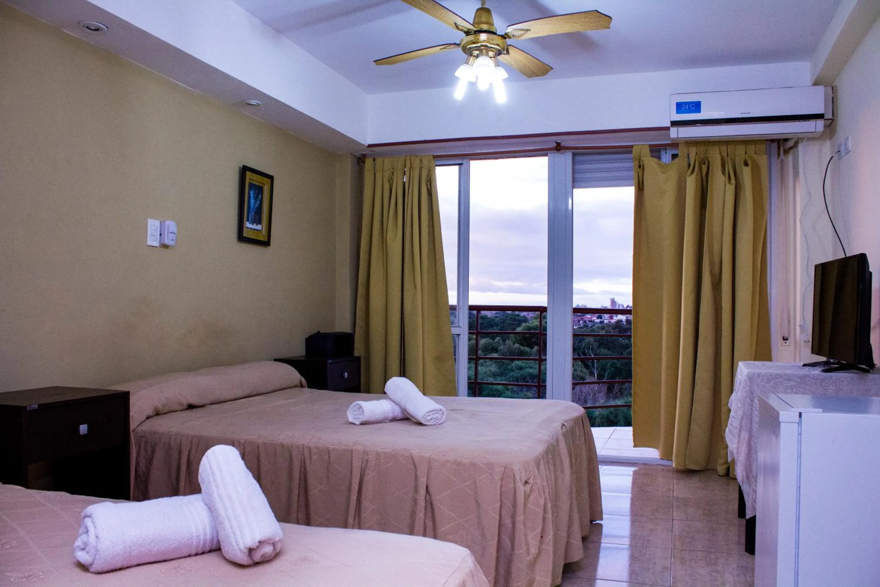 Photo of the whole room, Bed in Hotel San Remo Majestic