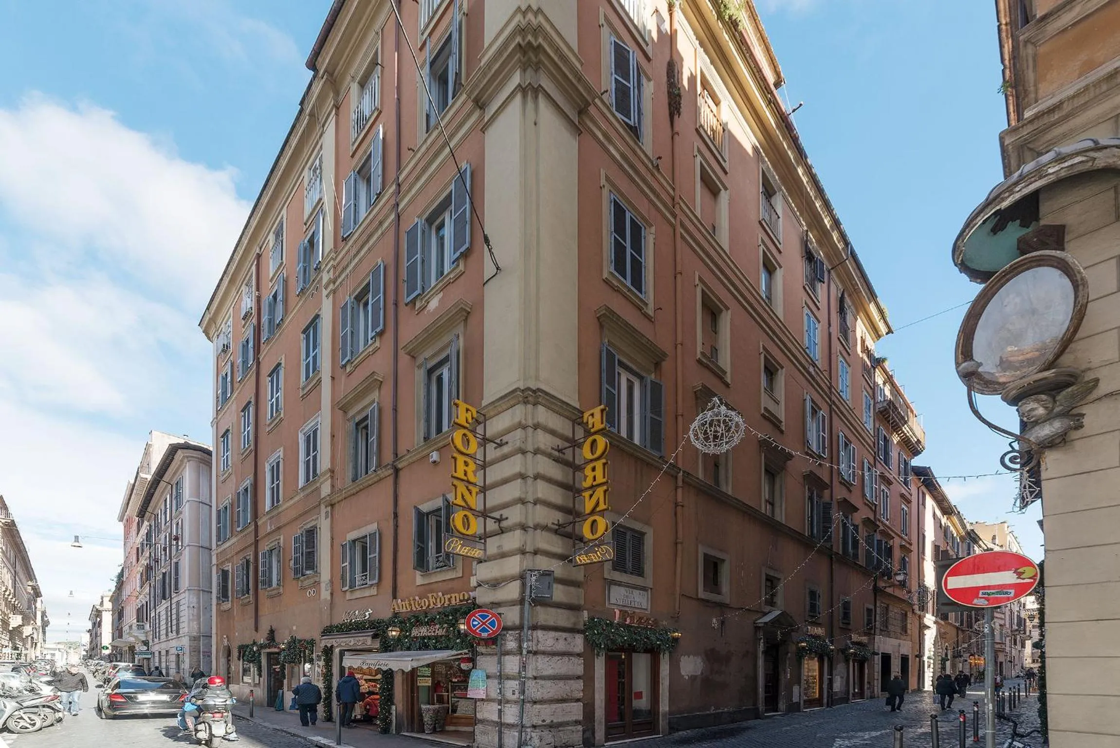 Facade/entrance in GuestHost - Montecitorio & Pantheon Stylish Flat