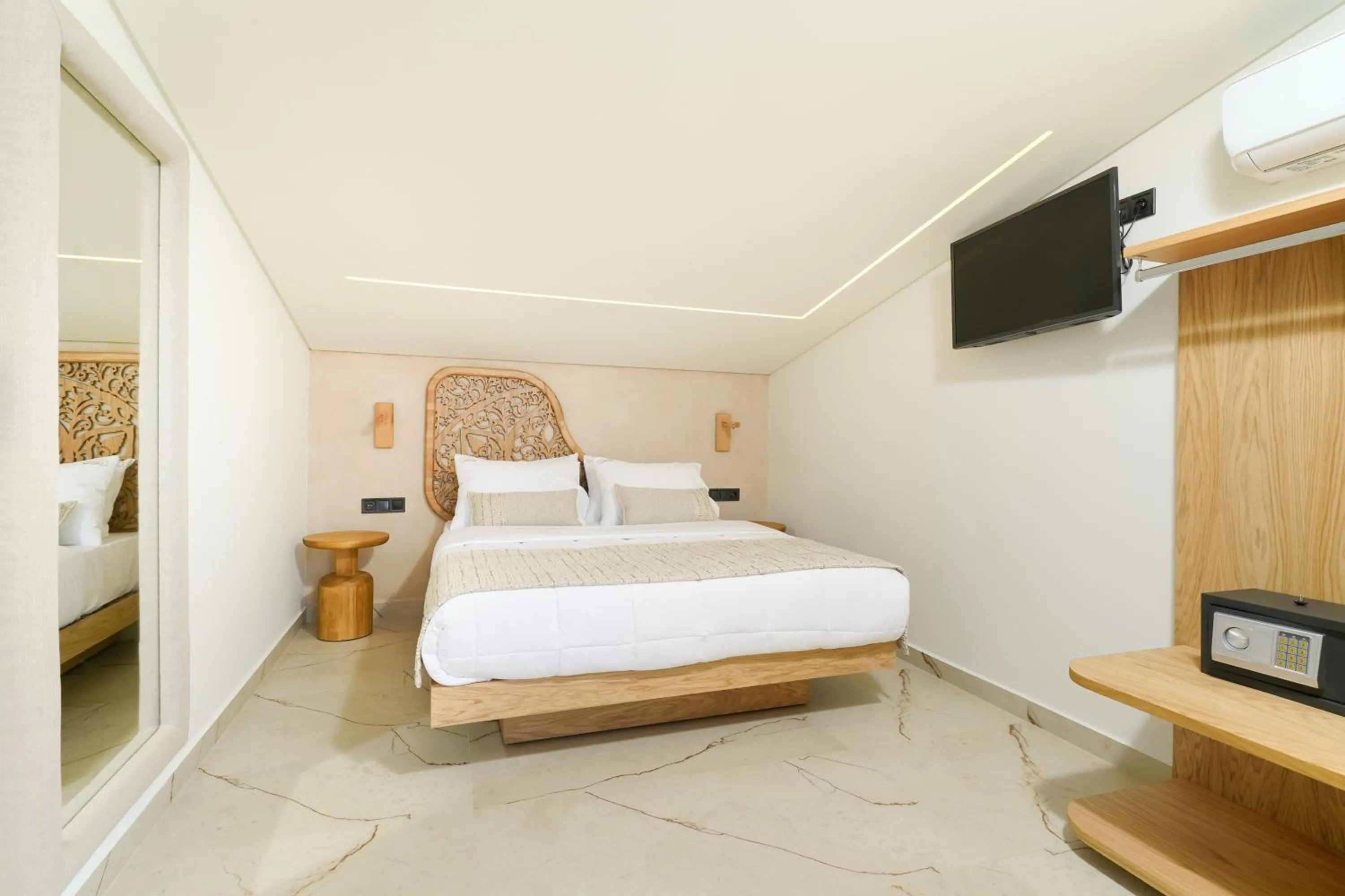 Bed in Lafeyra Apartments