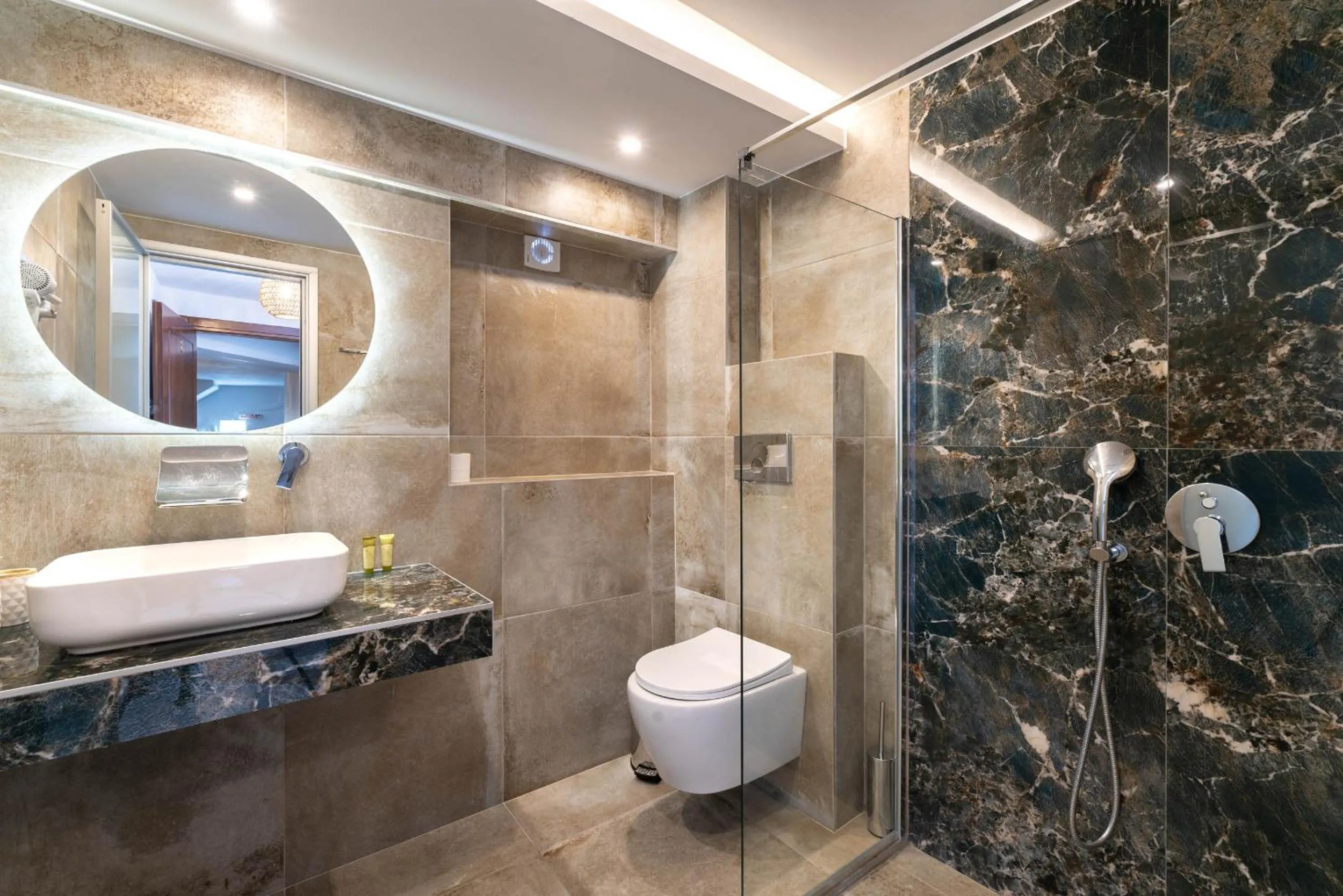 Shower in Lafeyra Apartments