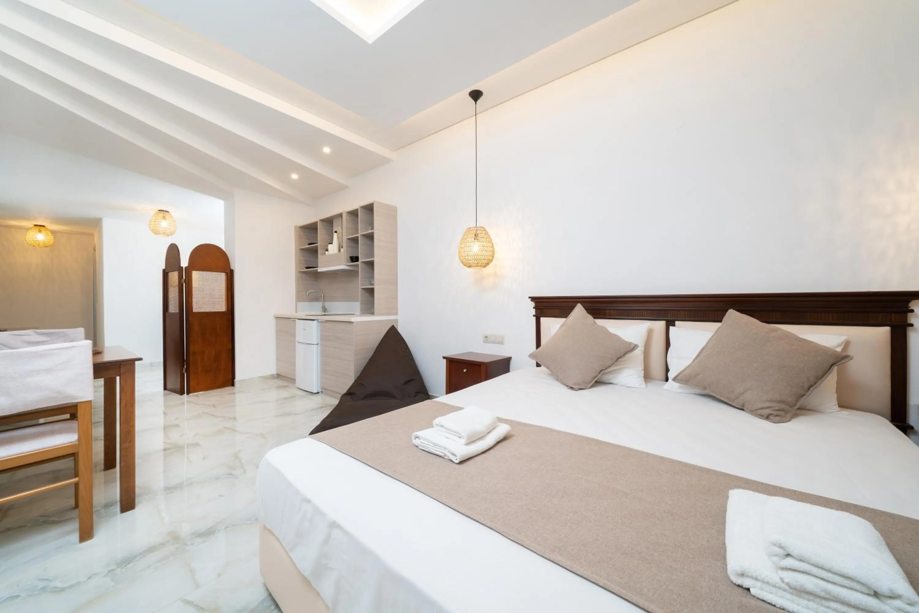 Bed in Lafeyra Apartments