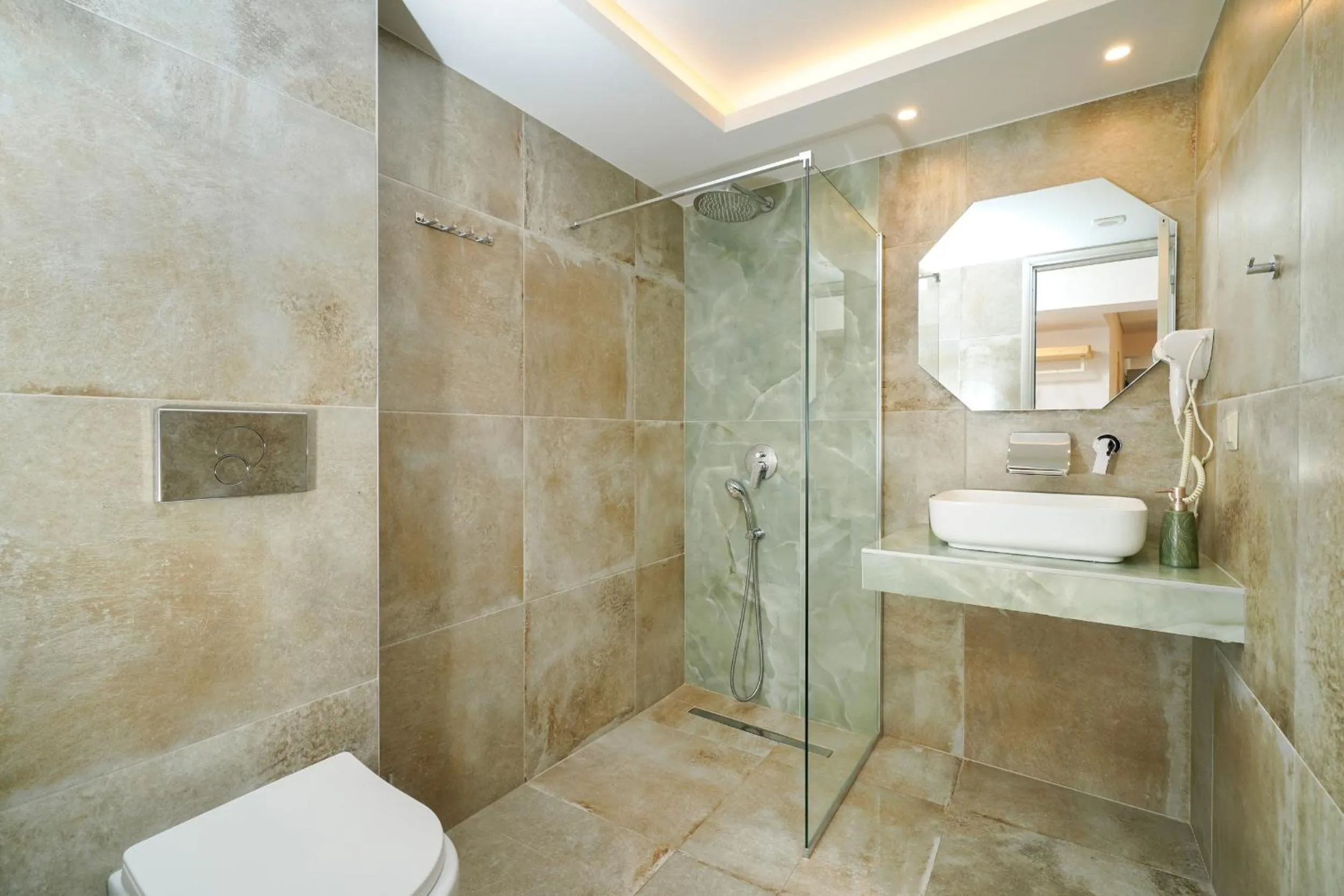 Shower in Lafeyra Apartments