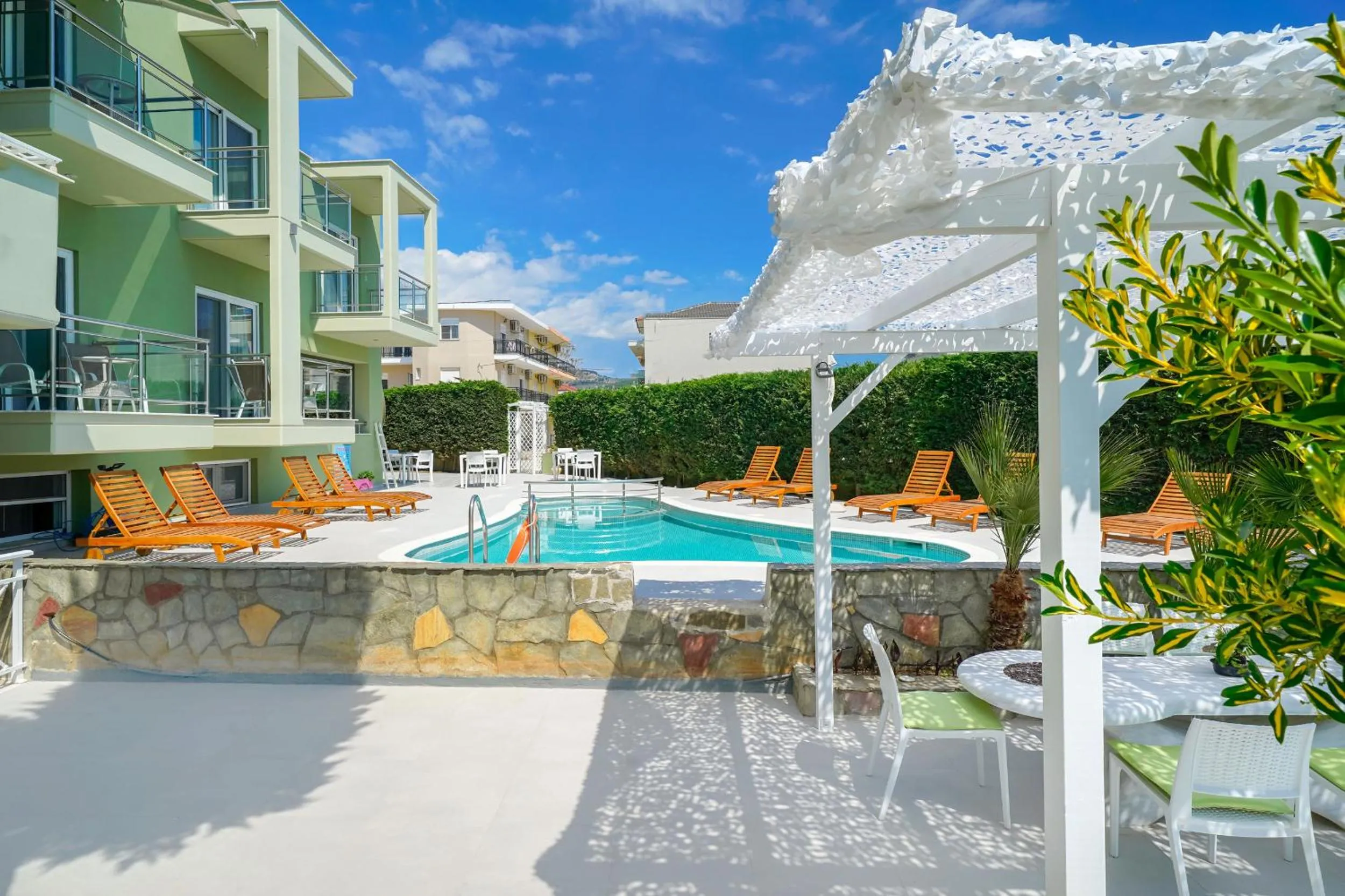 Swimming pool in Lafeyra Apartments