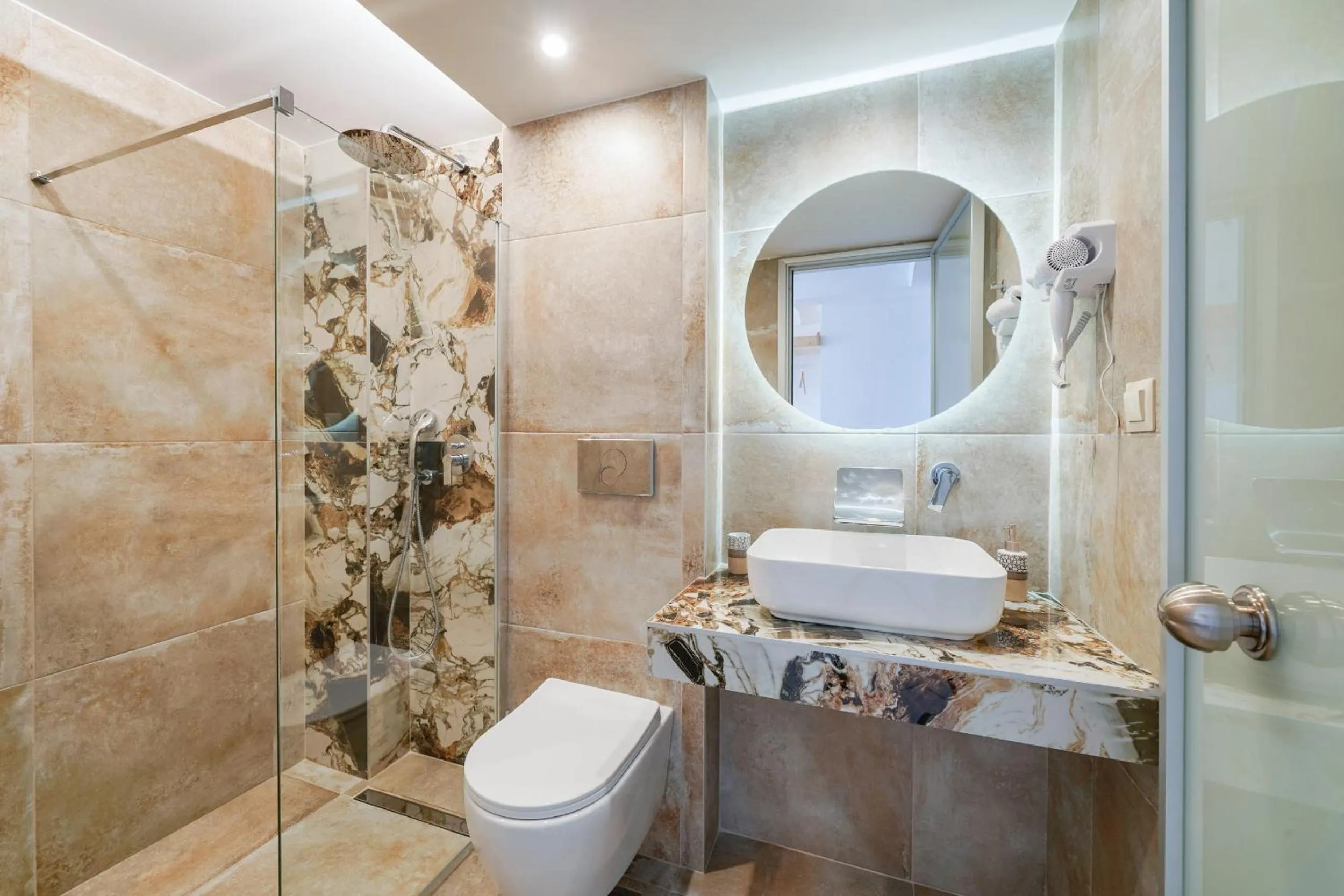 Shower in Lafeyra Apartments