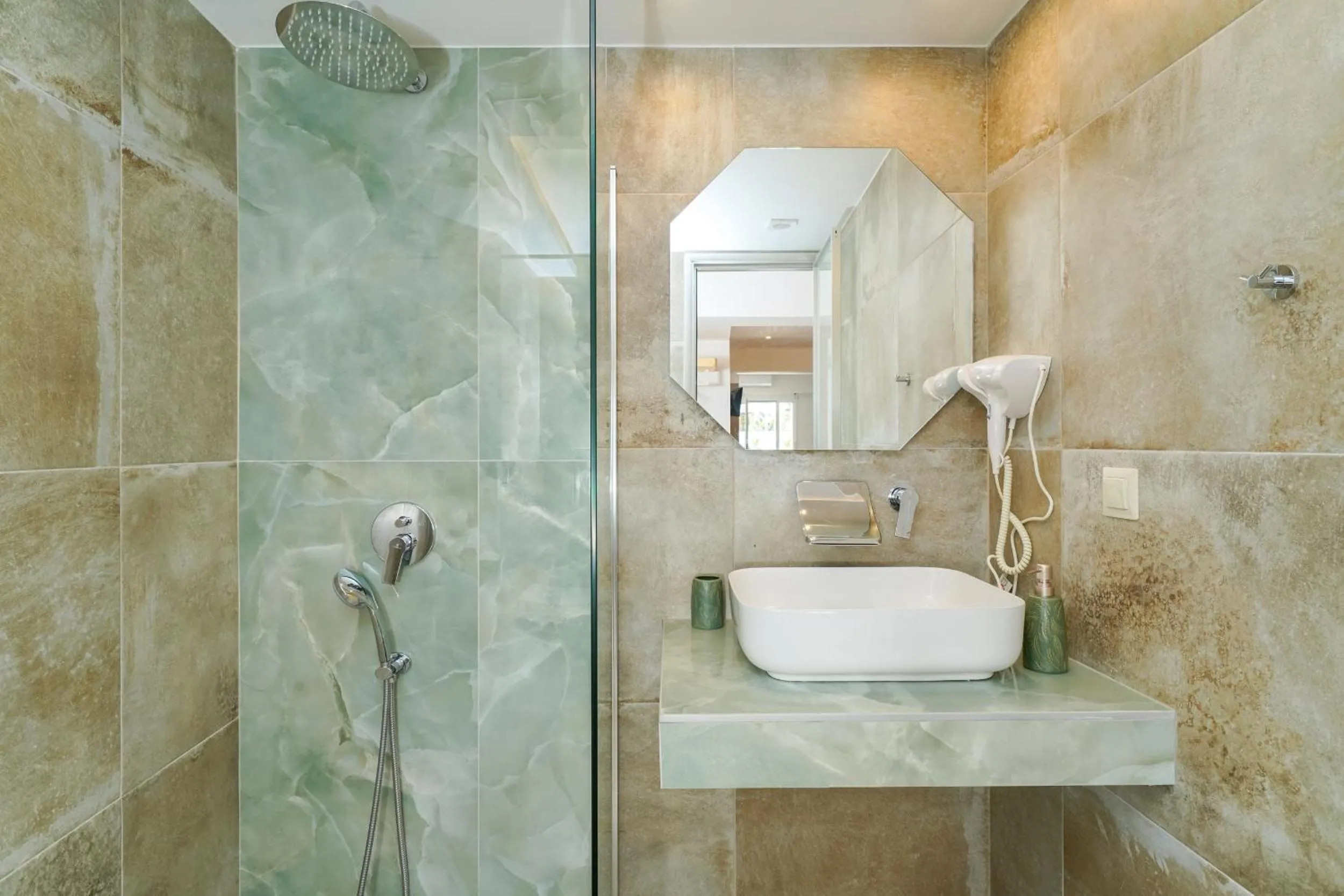 Shower in Lafeyra Apartments