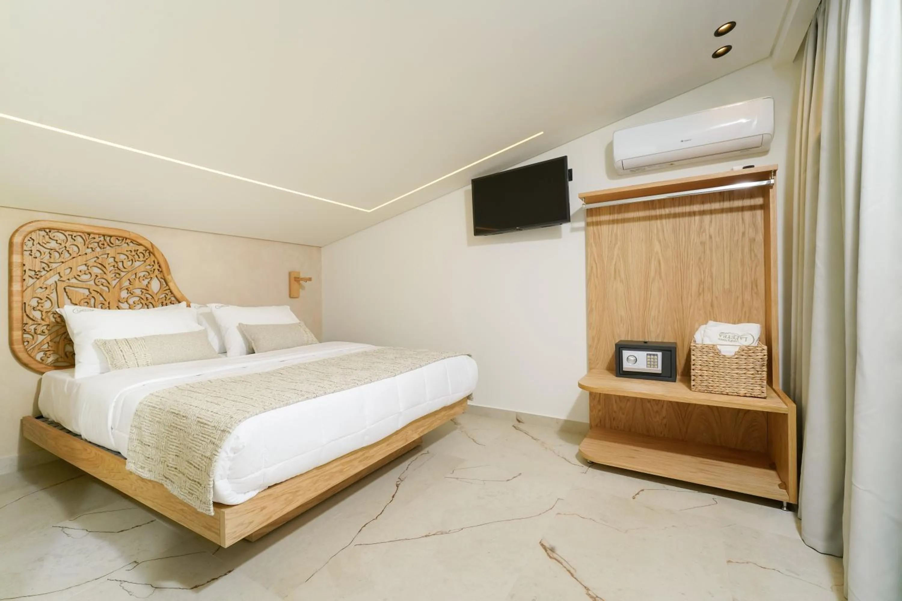 Bed in Lafeyra Apartments