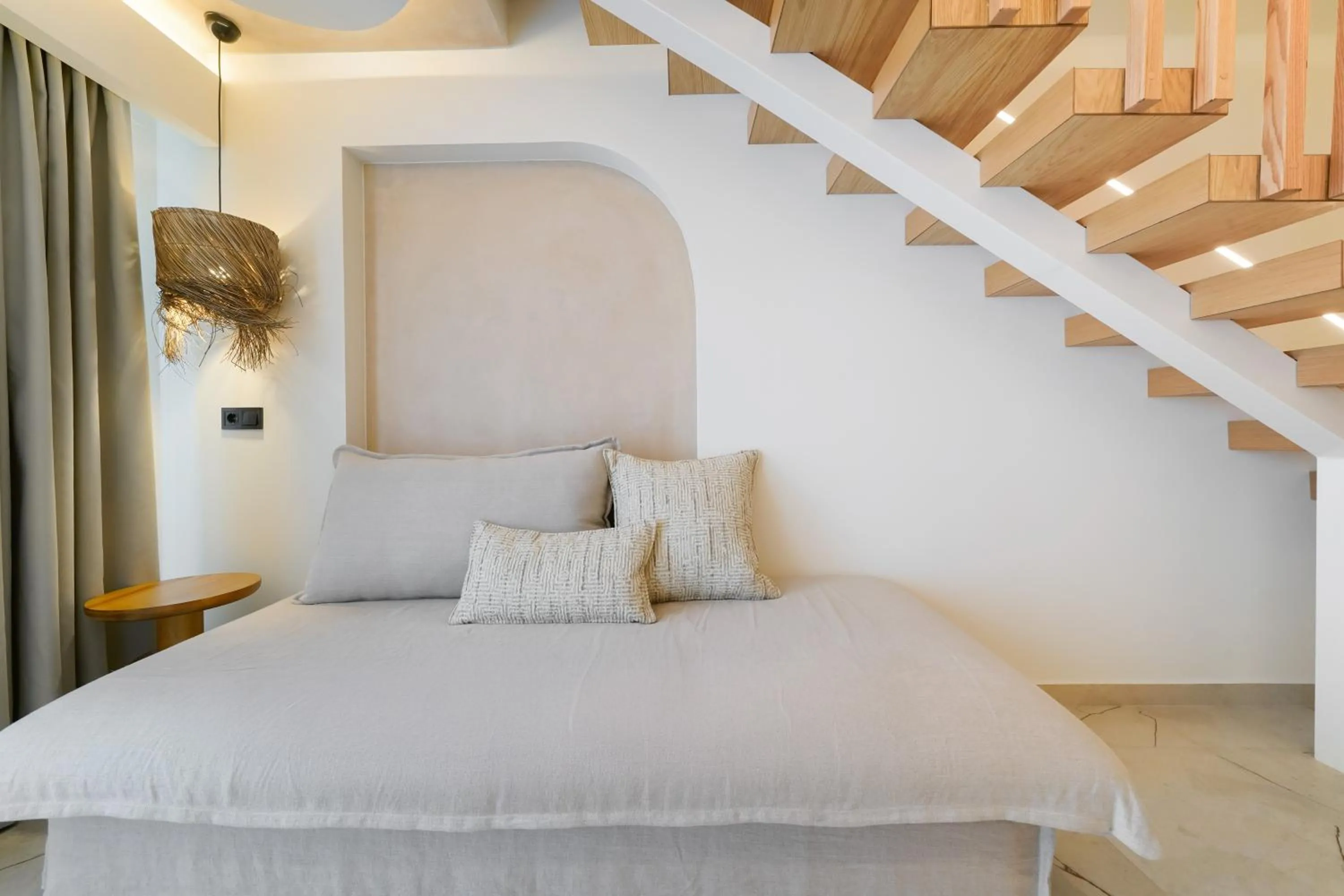 Bed in Lafeyra Apartments