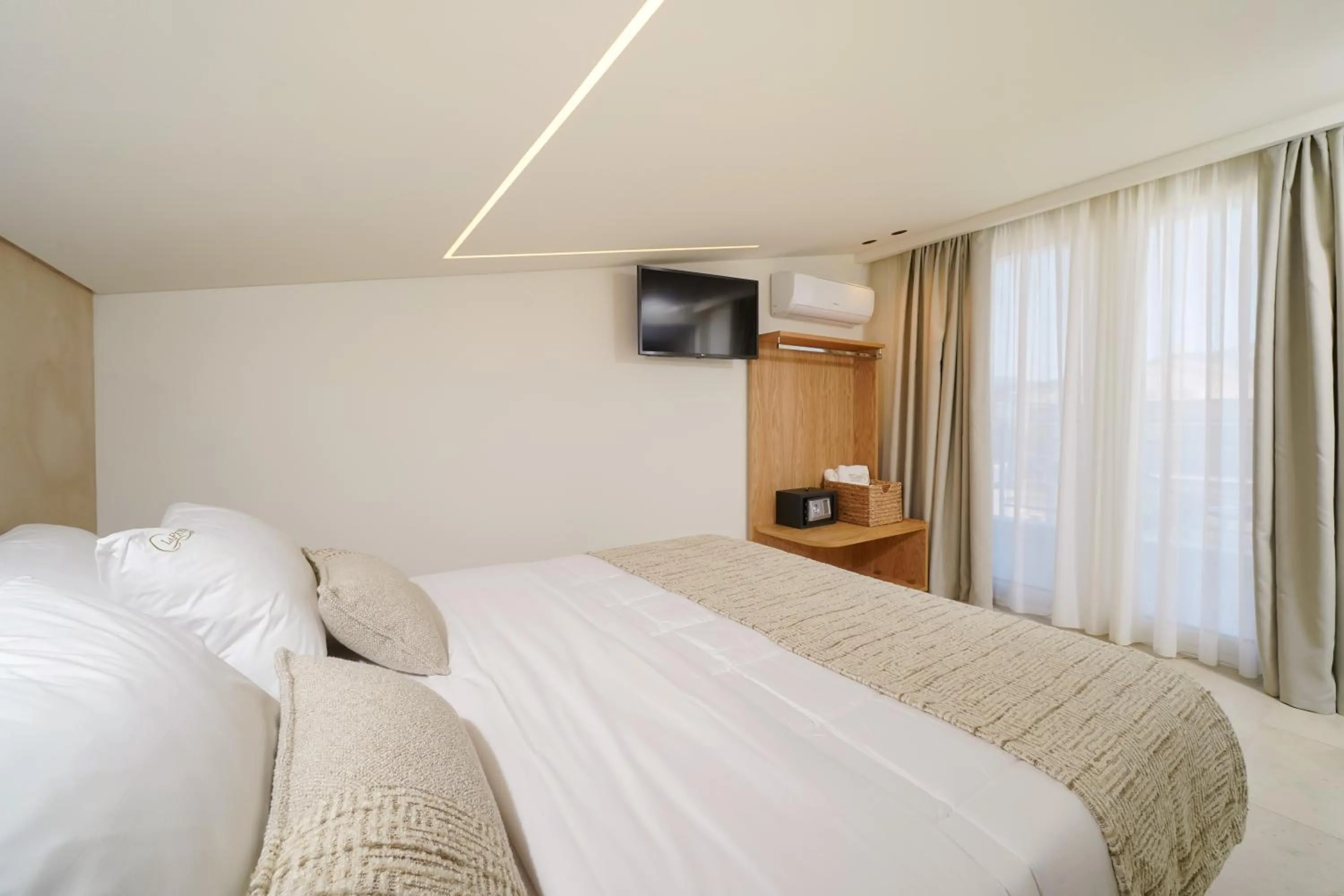 Bed in Lafeyra Apartments