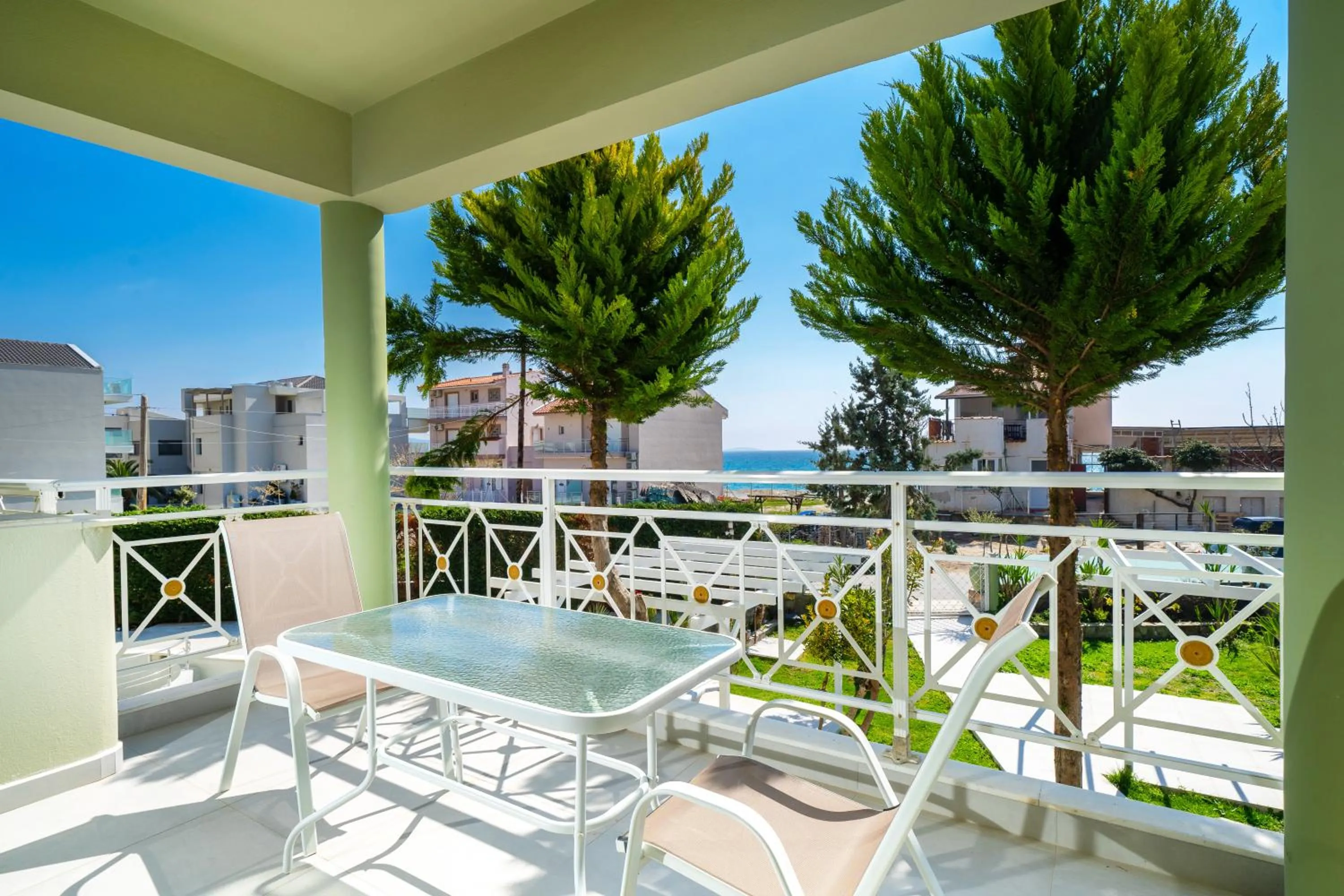 Lafeyra Apartments