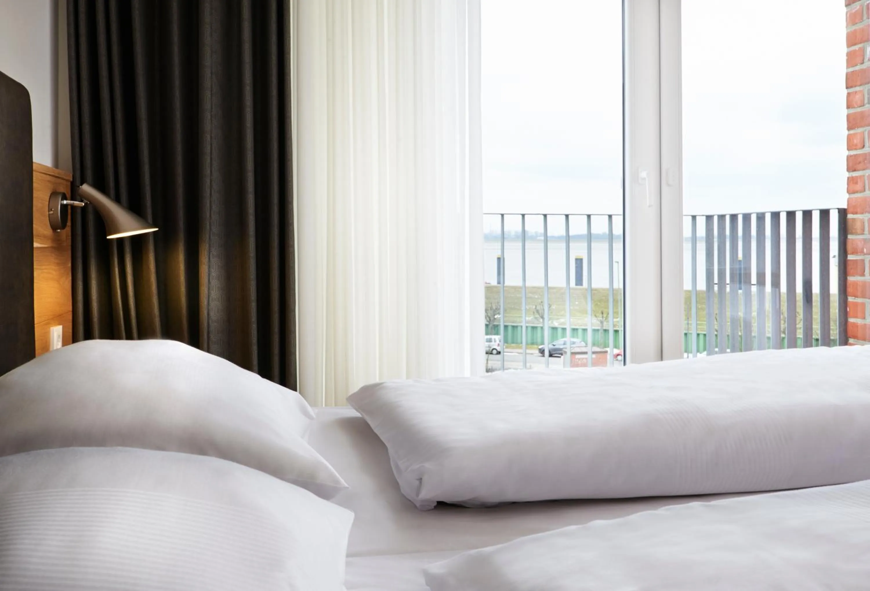 Photo of the whole room, Bed in Im-Jaich Hotel Bremerhaven