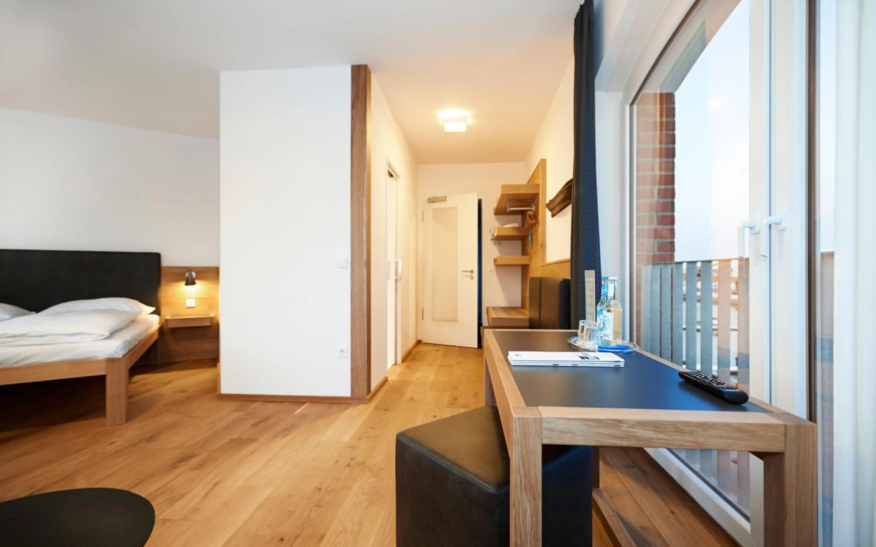 Photo of the whole room, Bed in Im-Jaich Hotel Bremerhaven