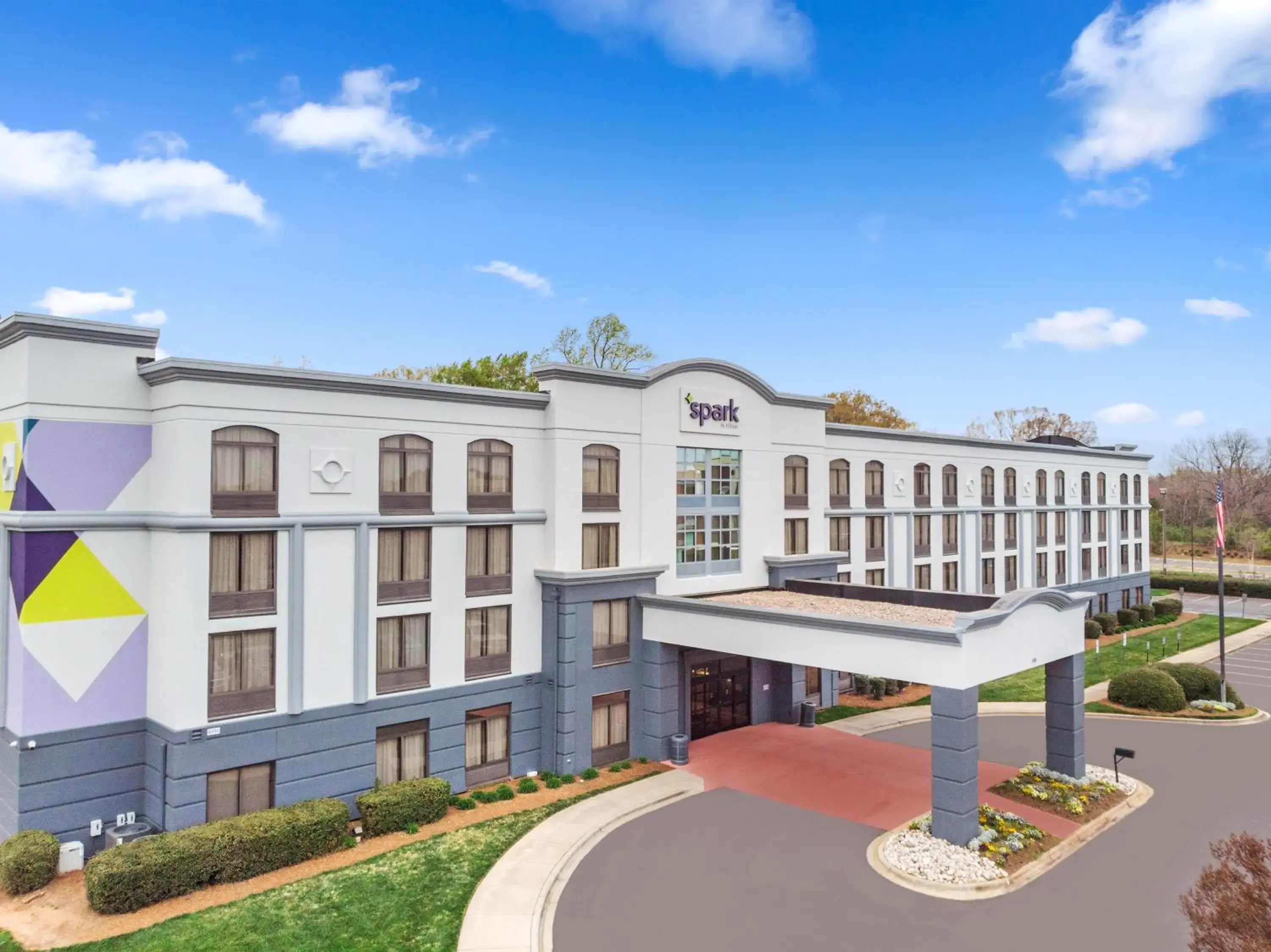 Property building in Spark By Hilton Charlotte Tyvola I-77 Property building in Spark By Hilton Charlotte Tyvola I-77