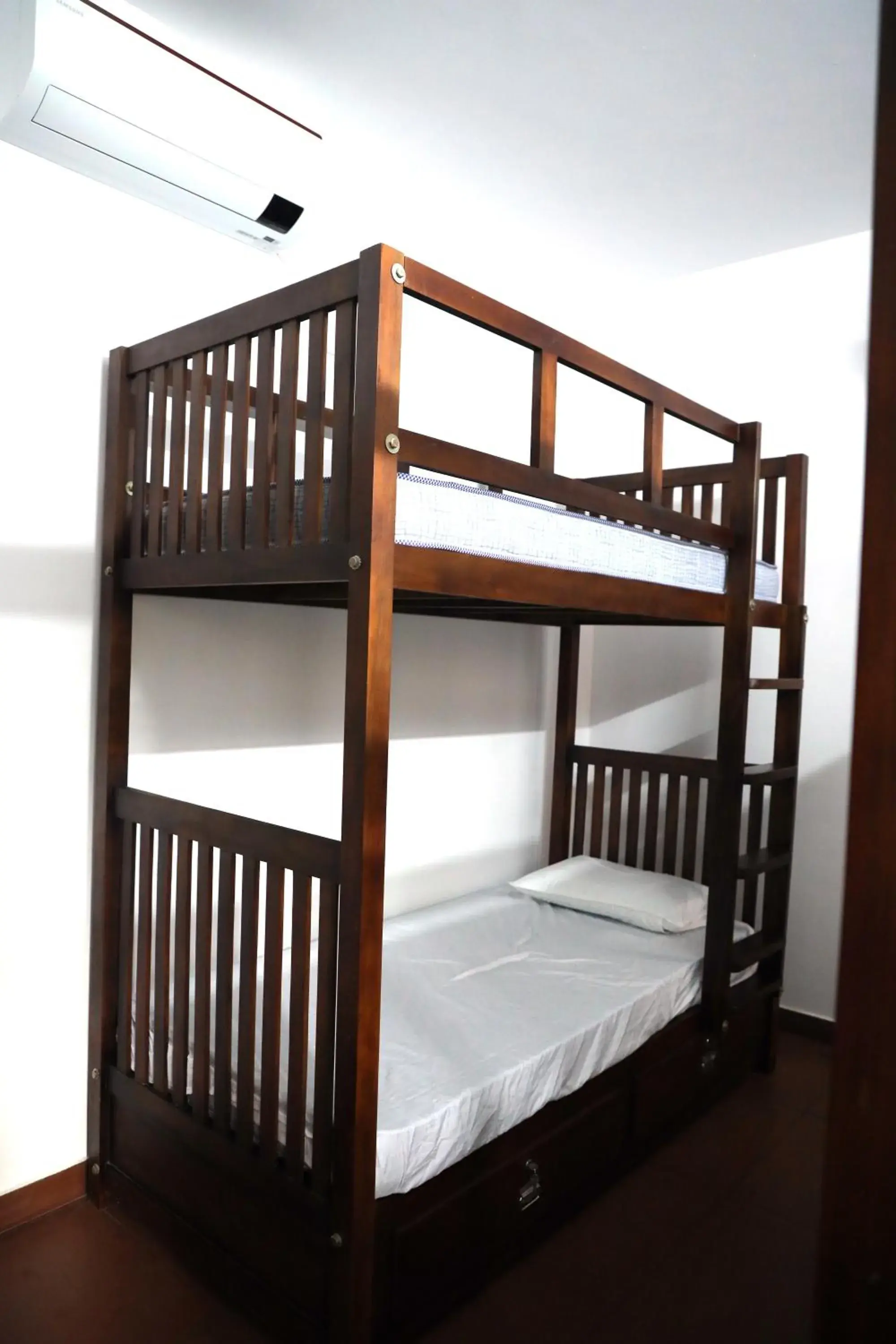 Bed in 6-Bed Mixed Dormitory Room in Back Packers Cochin Villa Bed in 6-Bed Mixed Dormitory Room in Back Packers Cochin Villa