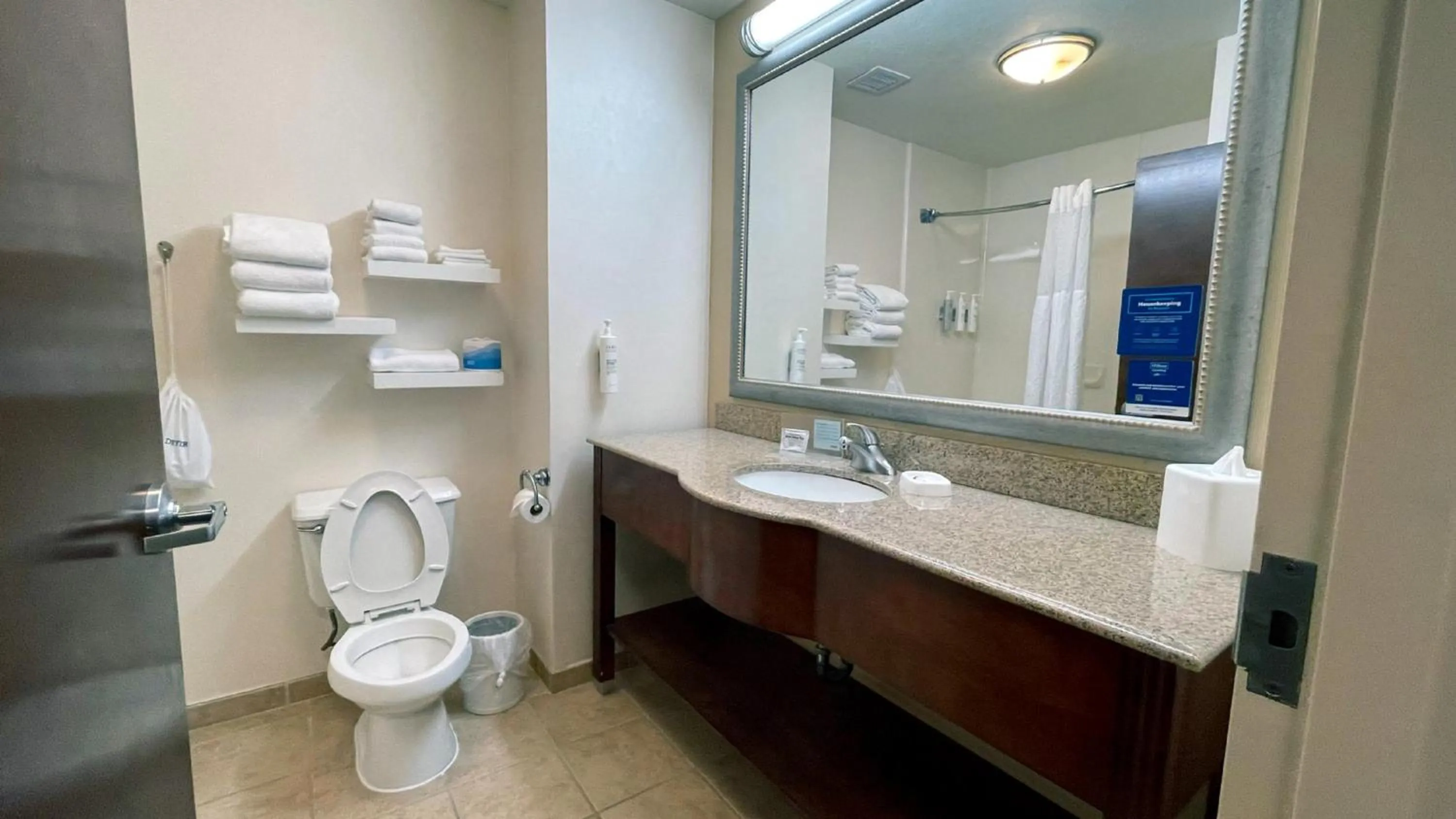 Bathroom in Hampton Inn Oklahoma City-Northwest