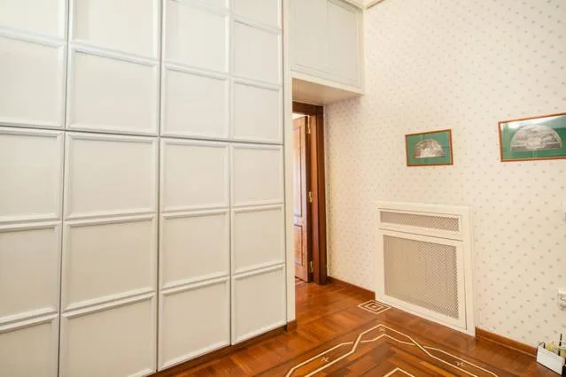 Decorative detail in Chiaia B&B