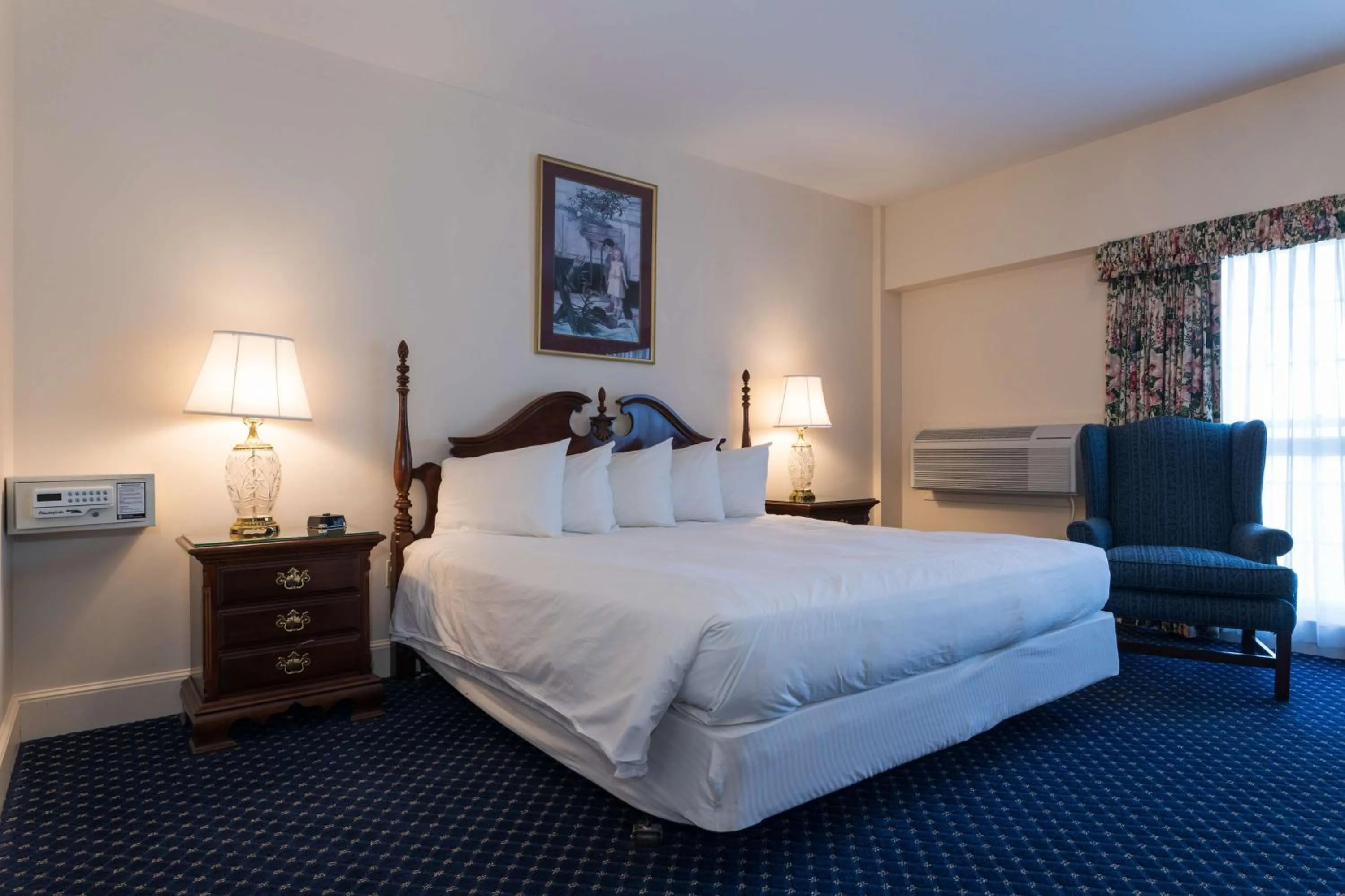 Accessible King with a fireplace Mizzentop 1st Floor in Bluenose Inn - Bar Harbor Collection